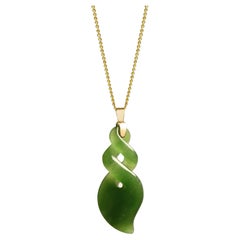 Jade Necklace 18 Carat Yellow Gold from New Zealand