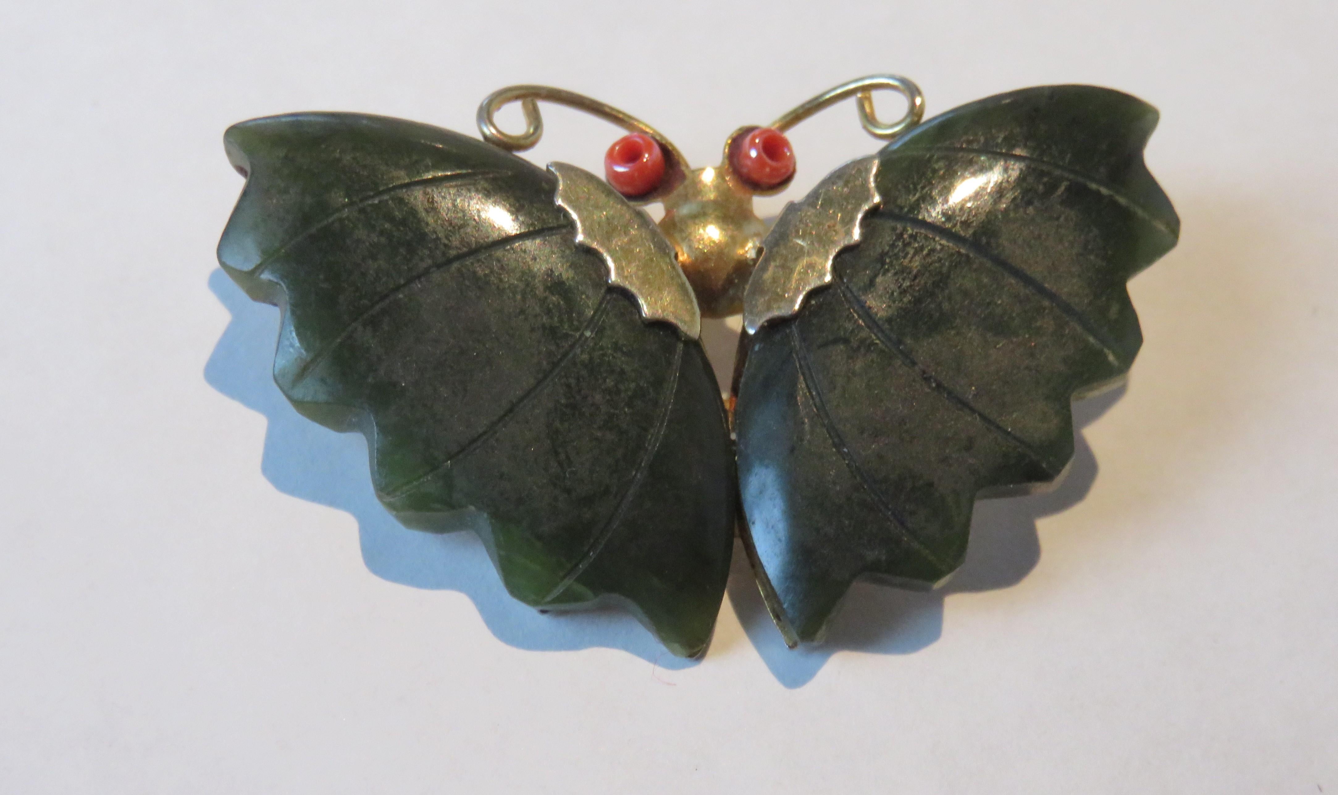 Jade-Halskette und 3 Schmetterlingsnadeln aus Jade im Angebot 6