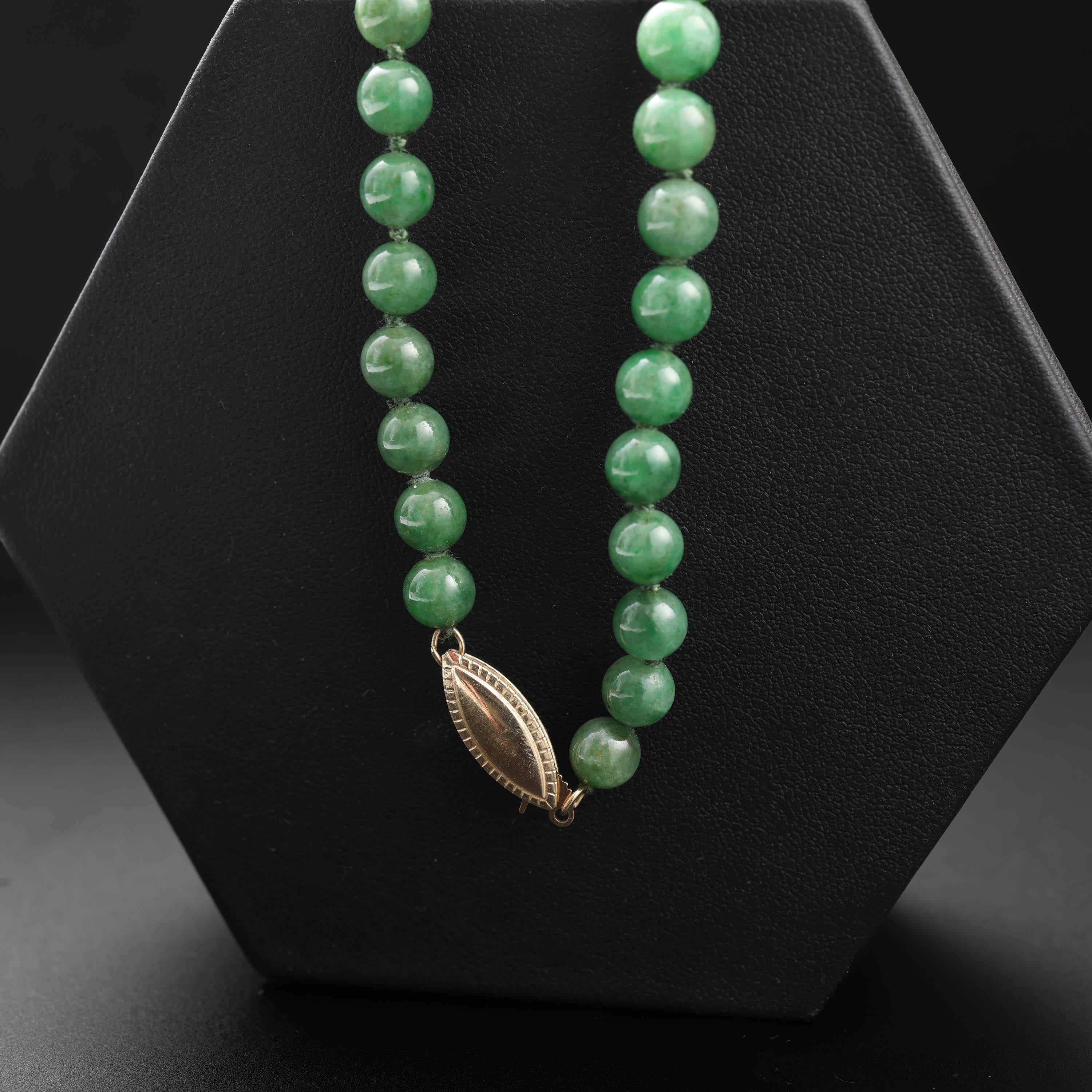 vintage green jade necklace