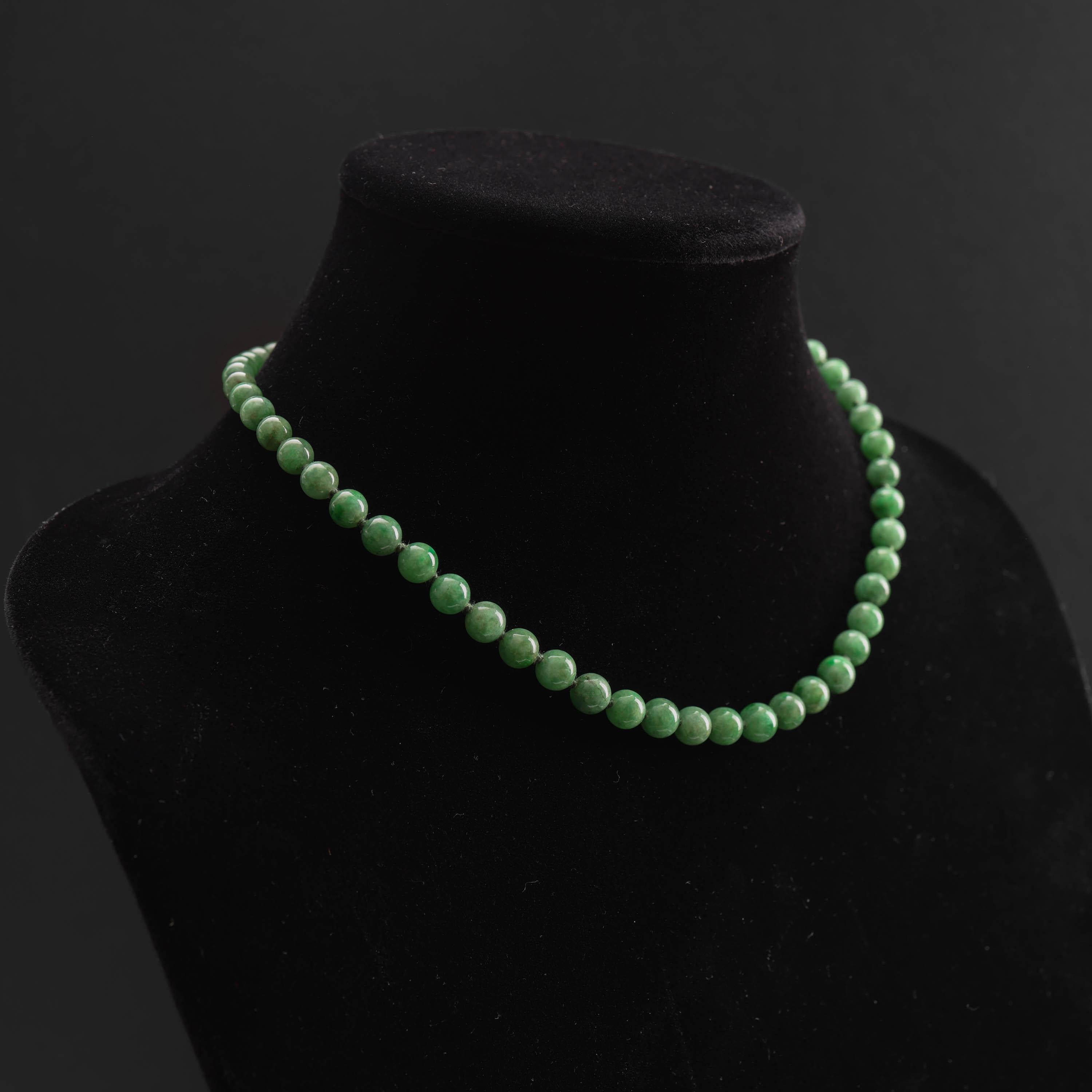 Bead Jade Necklace Emerald Green Certified Untreated Jadeite Vintage, circa 1970s