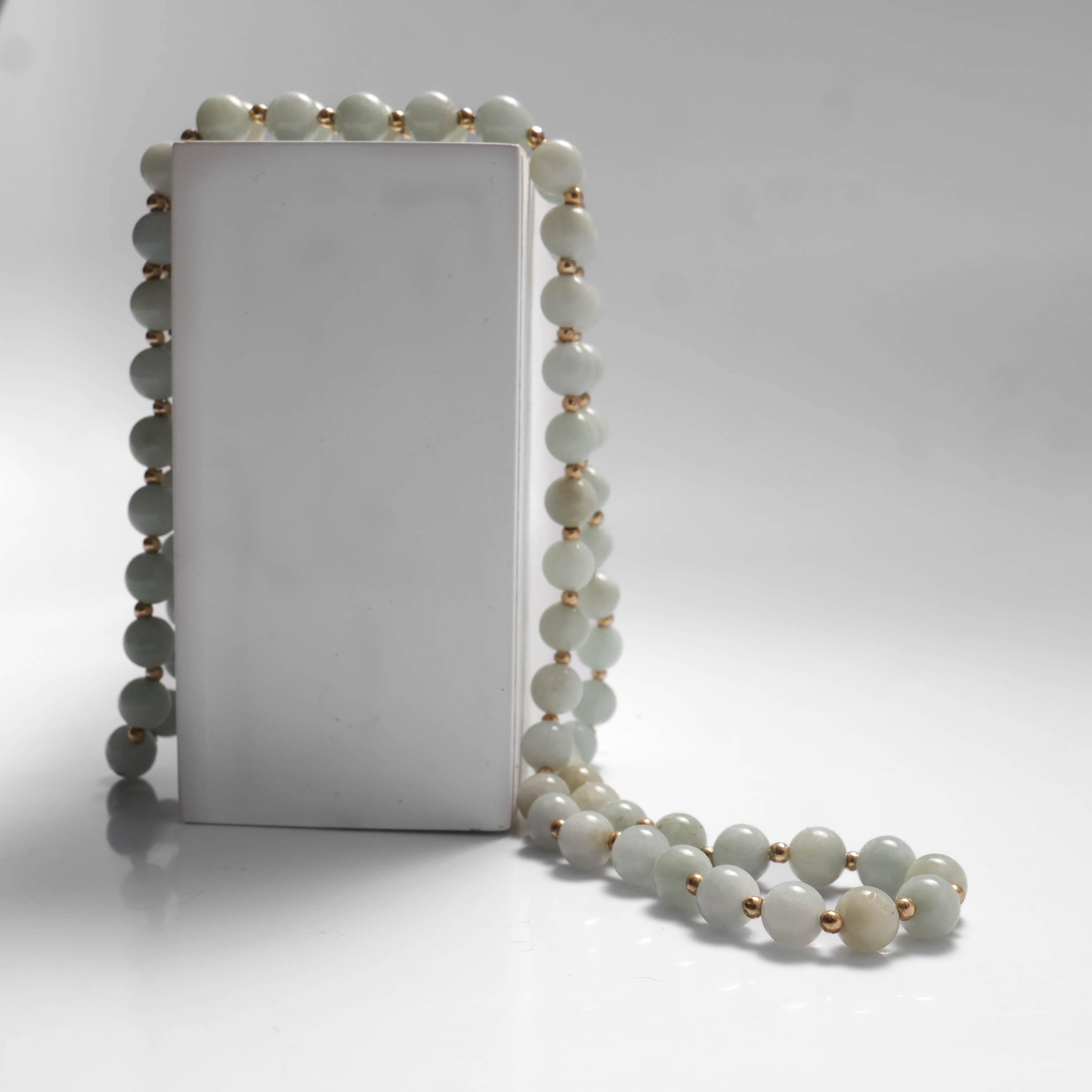 Artigiano Collana di giada con toni smorzati Midcentury certificata non trattata 27