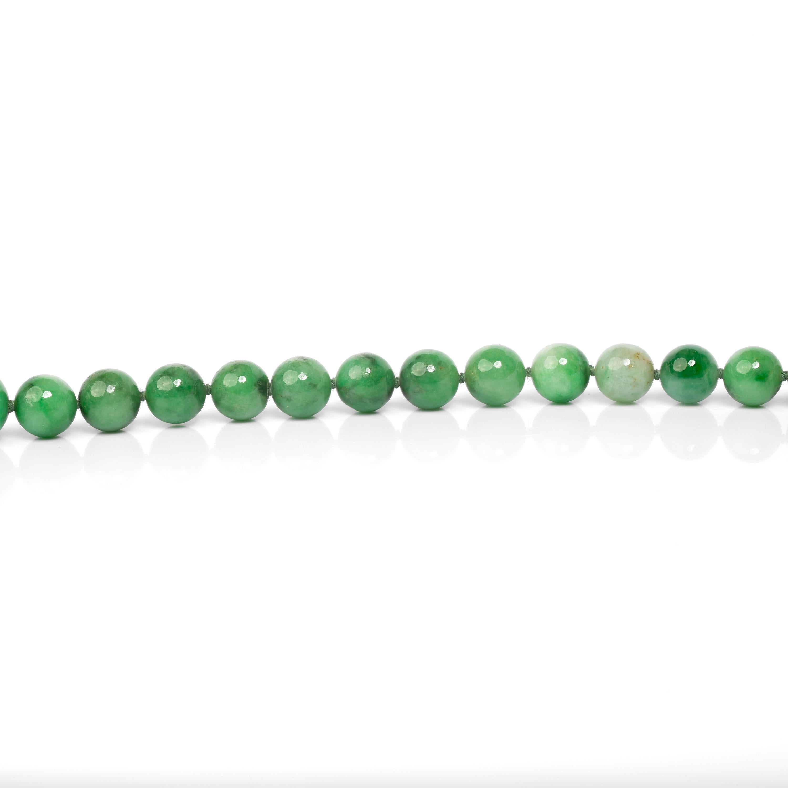 Jade Necklace Vivid Apple Green Certified Untreated Rare In Excellent Condition In Southbury, CT