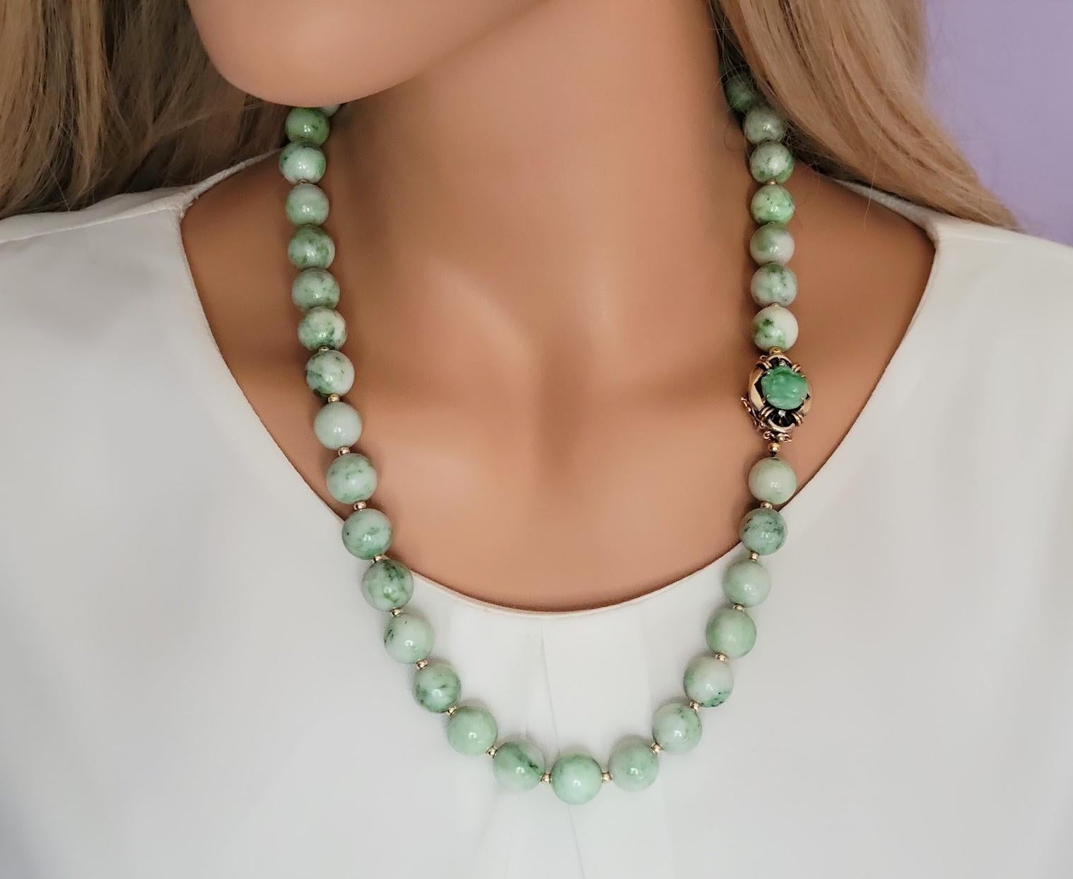 Jade-Halskette aus Jade mit Golddiamanten und Jade-Verschluss 4