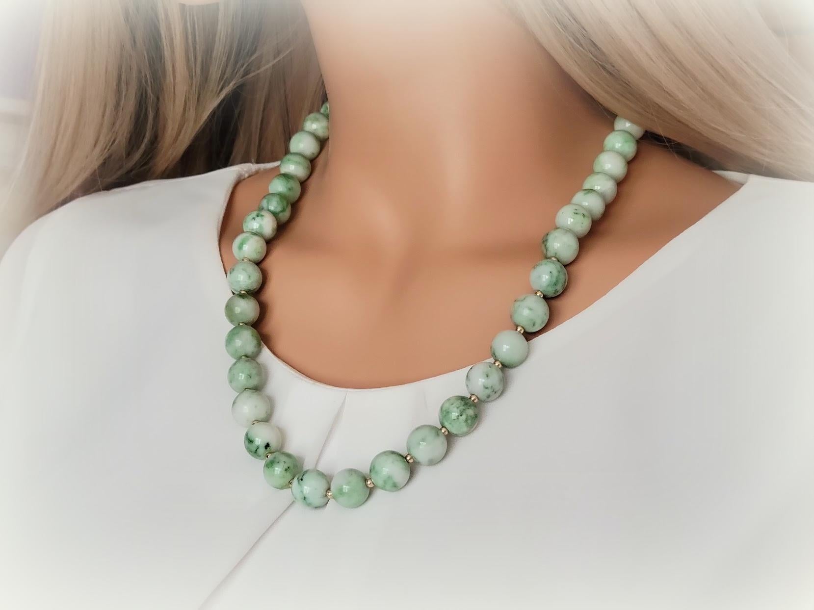 Jade-Halskette aus Jade mit Golddiamanten und Jade-Verschluss 6