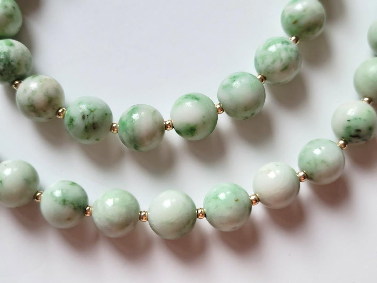Jade-Halskette aus Jade mit Golddiamanten und Jade-Verschluss (Art déco)