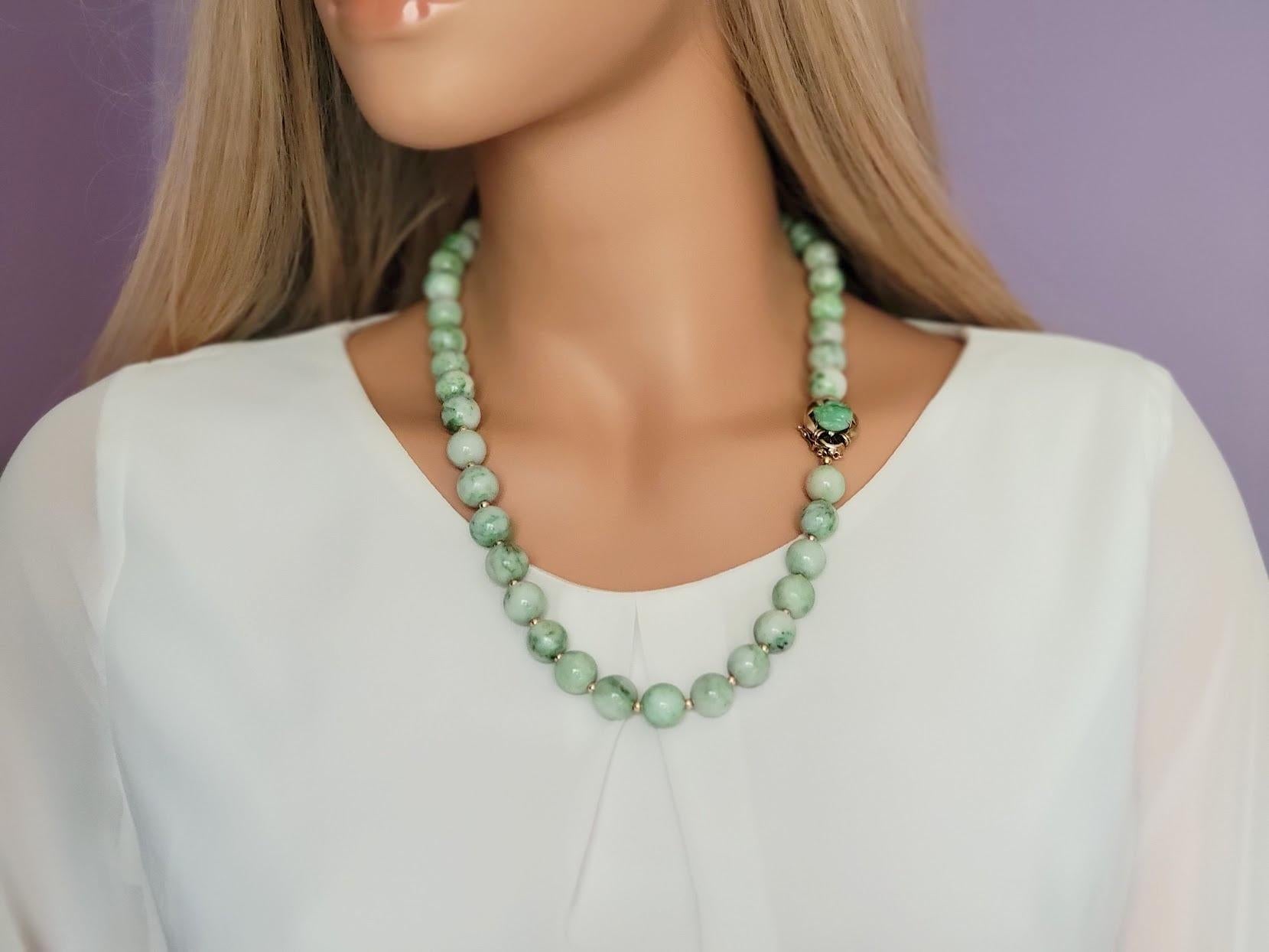 Jade-Halskette aus Jade mit Golddiamanten und Jade-Verschluss (Perle)