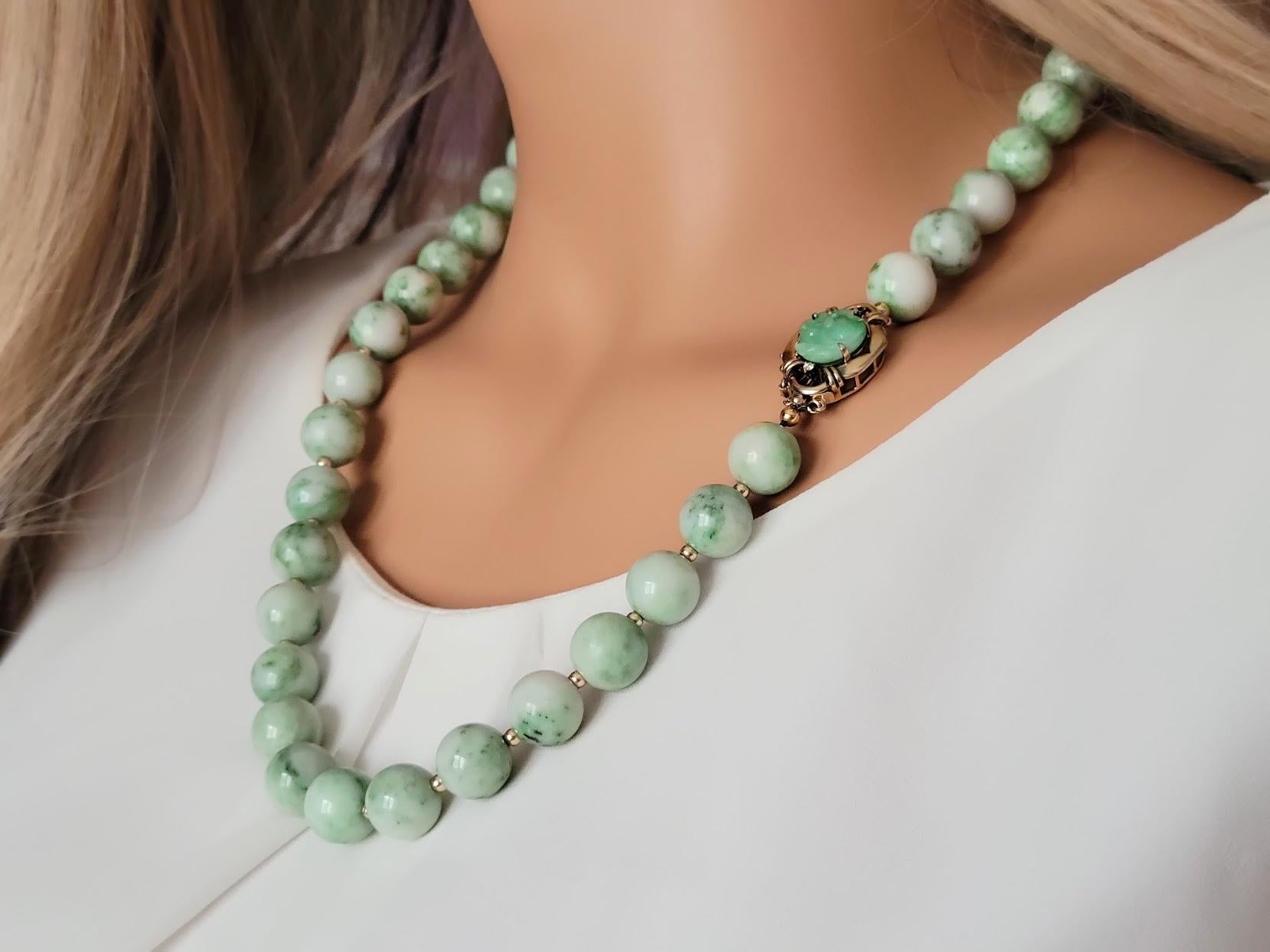 Jade-Halskette aus Jade mit Golddiamanten und Jade-Verschluss 3