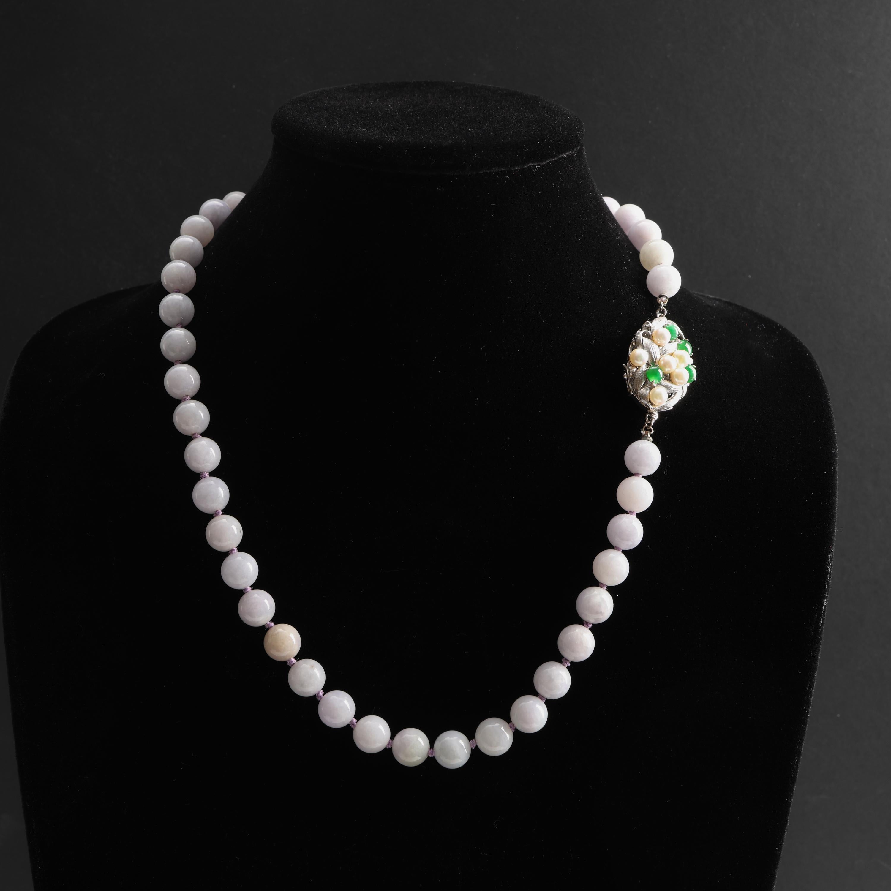 Jade Necklace with Pearl & Imperial Jade Clasp Certified Untreated In Excellent Condition For Sale In Southbury, CT