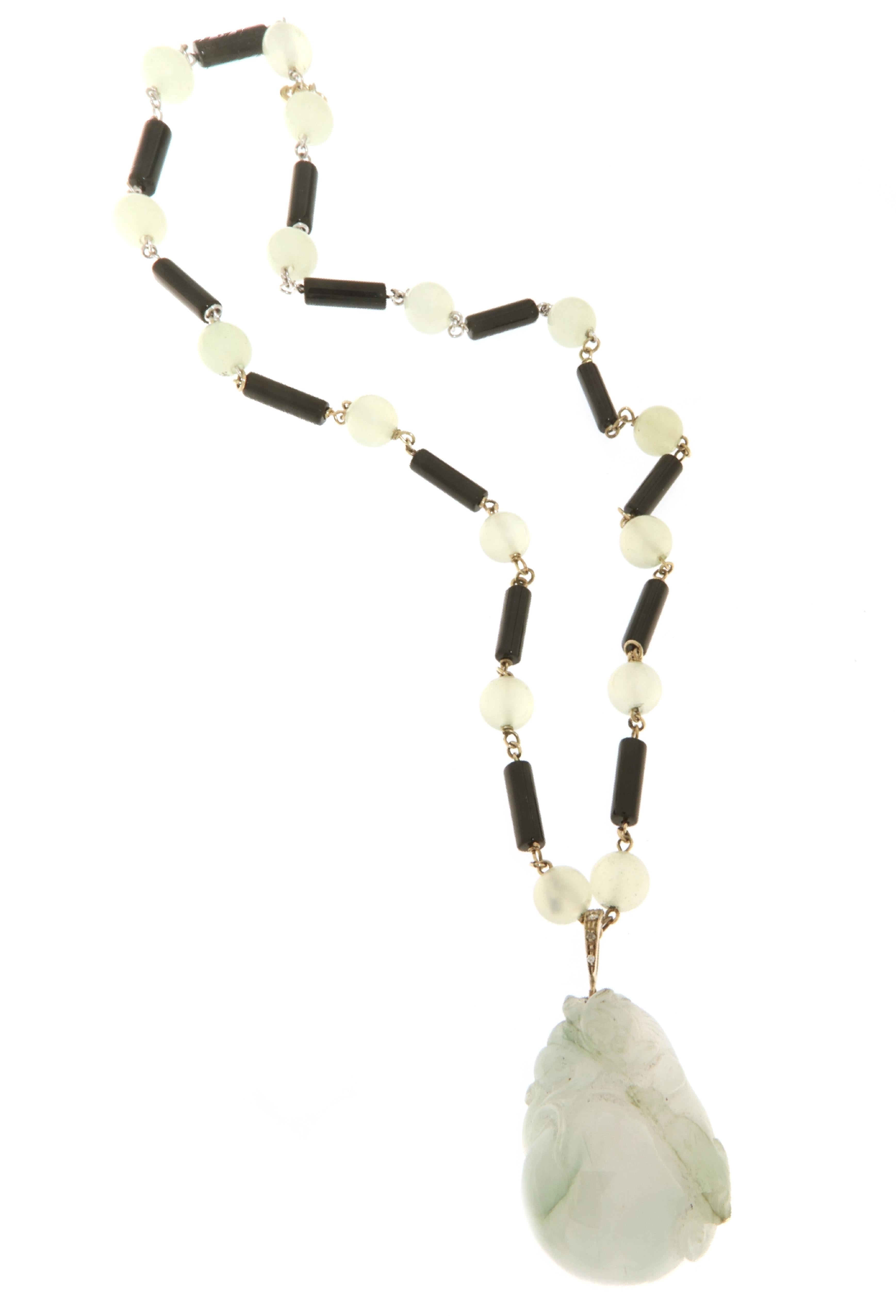 Handcrafted necklace made of 14 Karat yellow gold, mounted with jade spheres and onyx barrels that alternate with each other and support an engraved jade pendant.

Jade is the symbol of Chinese dynasties, it is a stone that has calming, reassuring