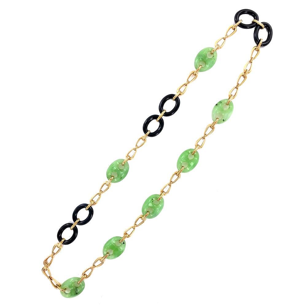 1960's Jade Onyx 18 Karat Yellow Gold Link Vintage Necklace In Excellent Condition In Boca Raton, FL