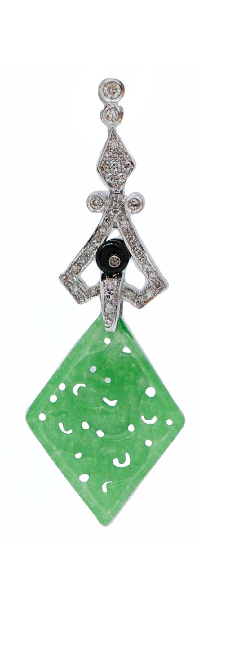 Fantásticos pendientes de estructura de platino montados con diamantes en toda su longitud con un ónix en el centro. Como colgante, un jade.
Estos pendientes fueron hechos totalmente a mano por maestros orfebres italianos y están en perfecto