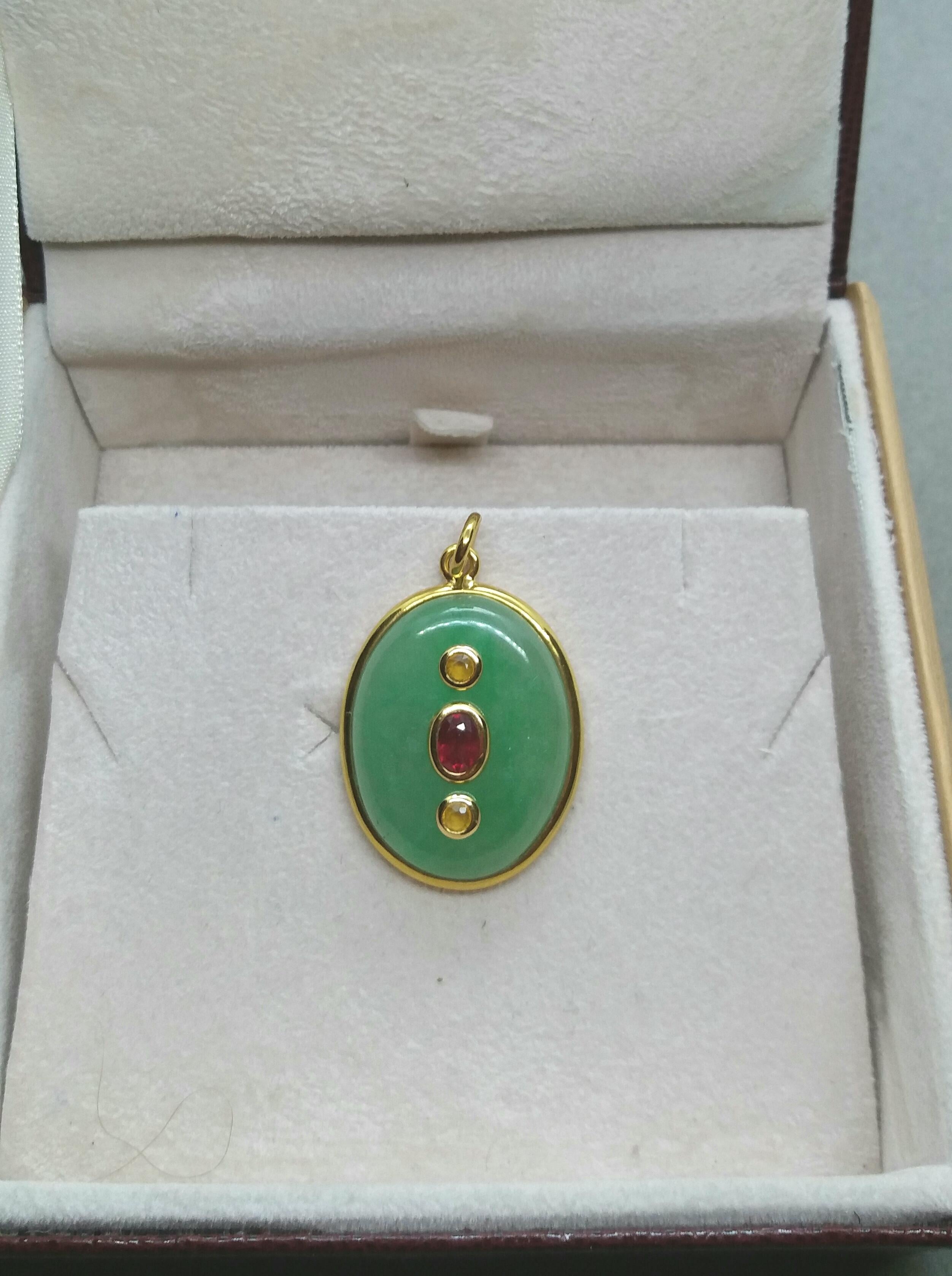 Contemporary Jade Oval Cabochon Oval Faceted Ruby Yellow Sapphire 18 Kt Yellow Gold Pendant For Sale