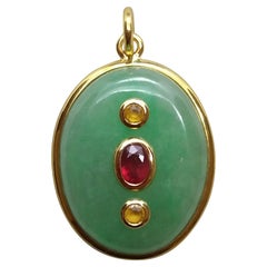 Jade Oval Cabochon Oval Facettierter Rubin Gelber Saphir 18 Kt Gelbgold Anhänger
