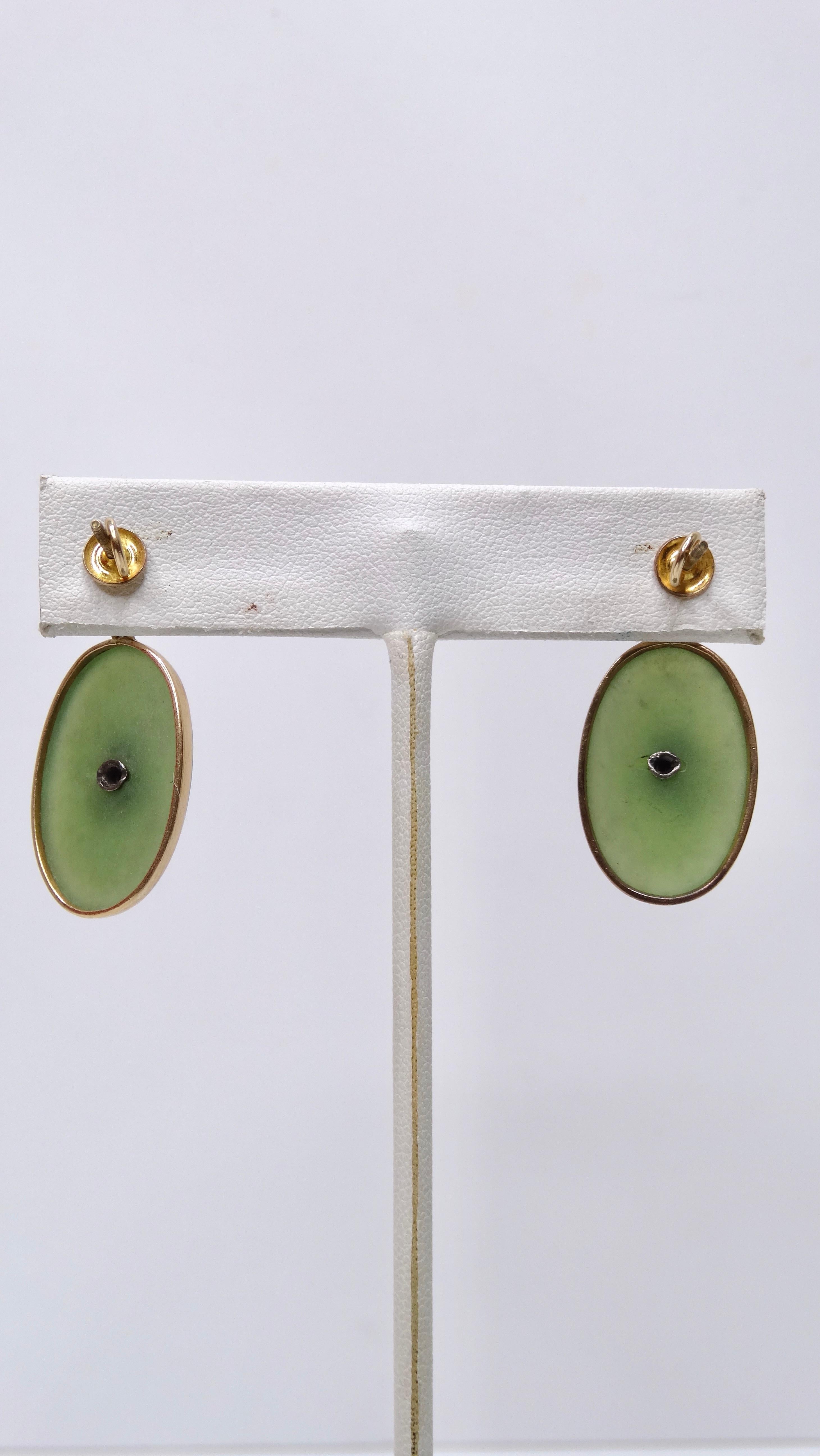 Taille ovale Boucles d'oreilles pendantes ovales en jade en vente