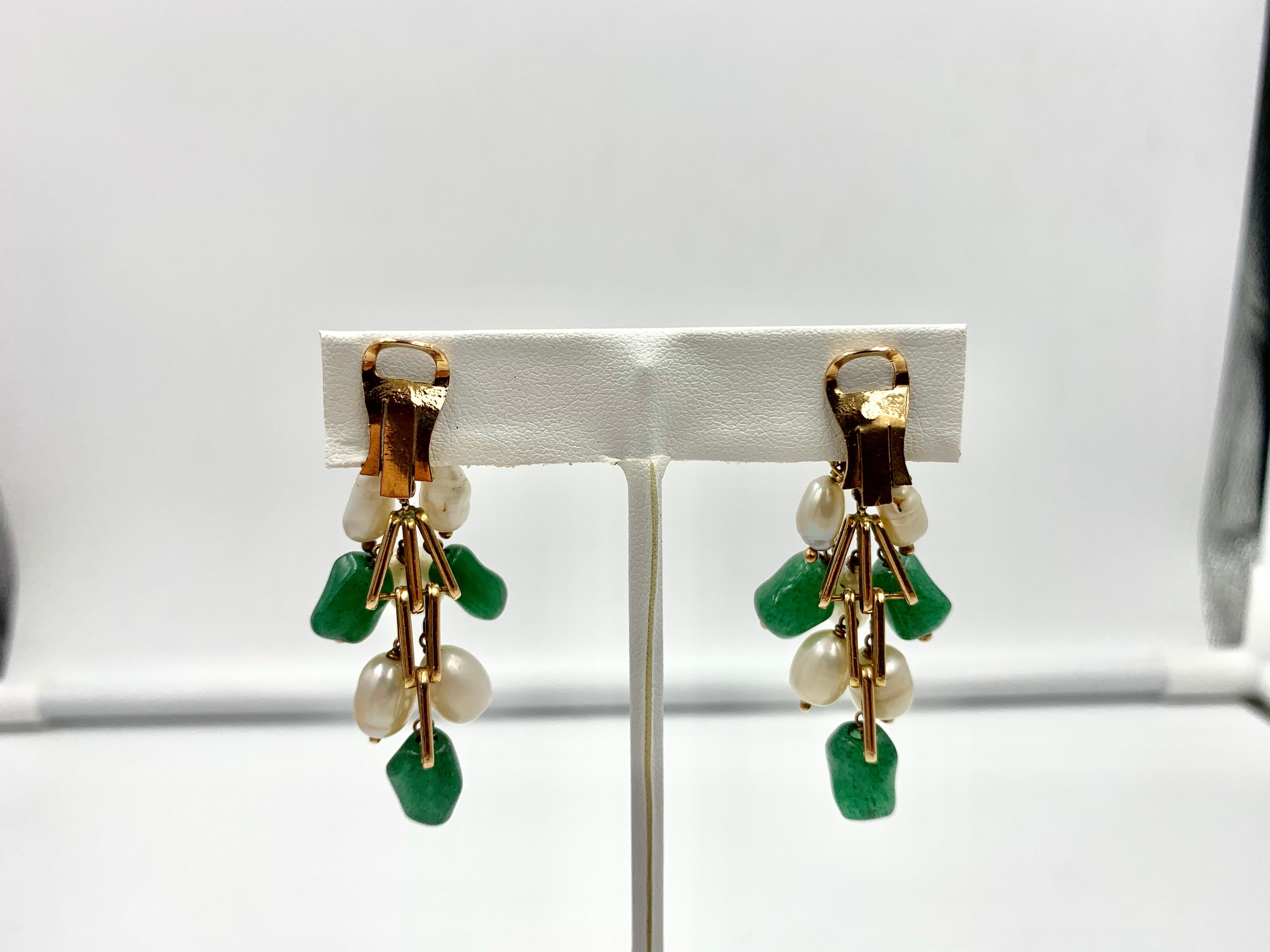 Taille ovale Pendants d'oreilles rétro en or 14 carats avec perles de jade et perles en vente