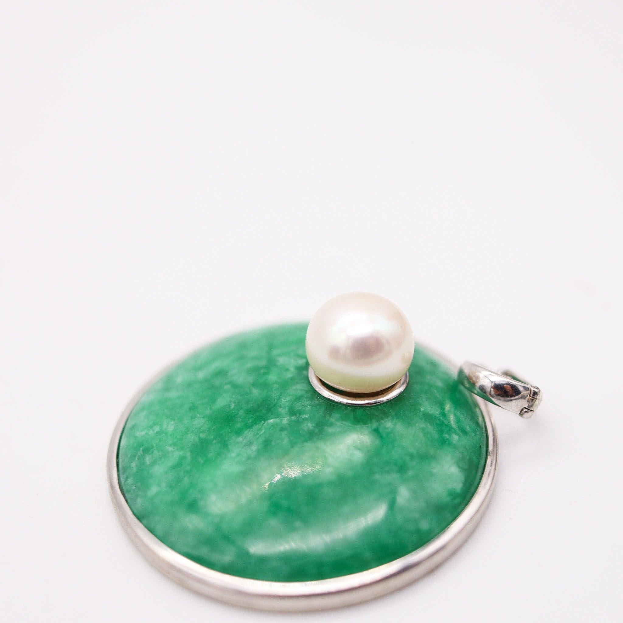 Taglio rotondo Ciondolo contemporaneo di giada e perle in argento 925 lucidato con perla da 12 mm in vendita