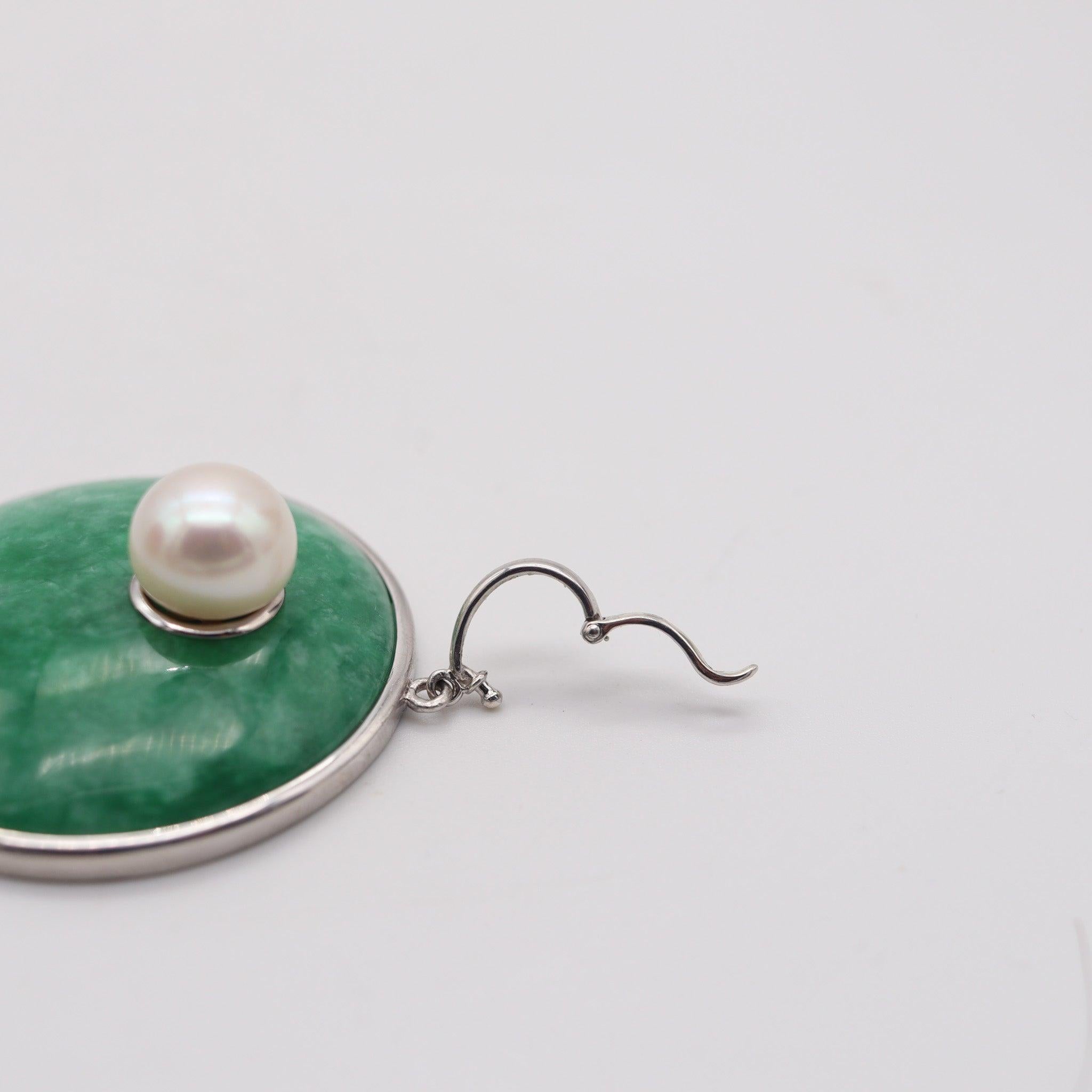 Donna Ciondolo contemporaneo di giada e perle in argento 925 lucidato con perla da 12 mm in vendita