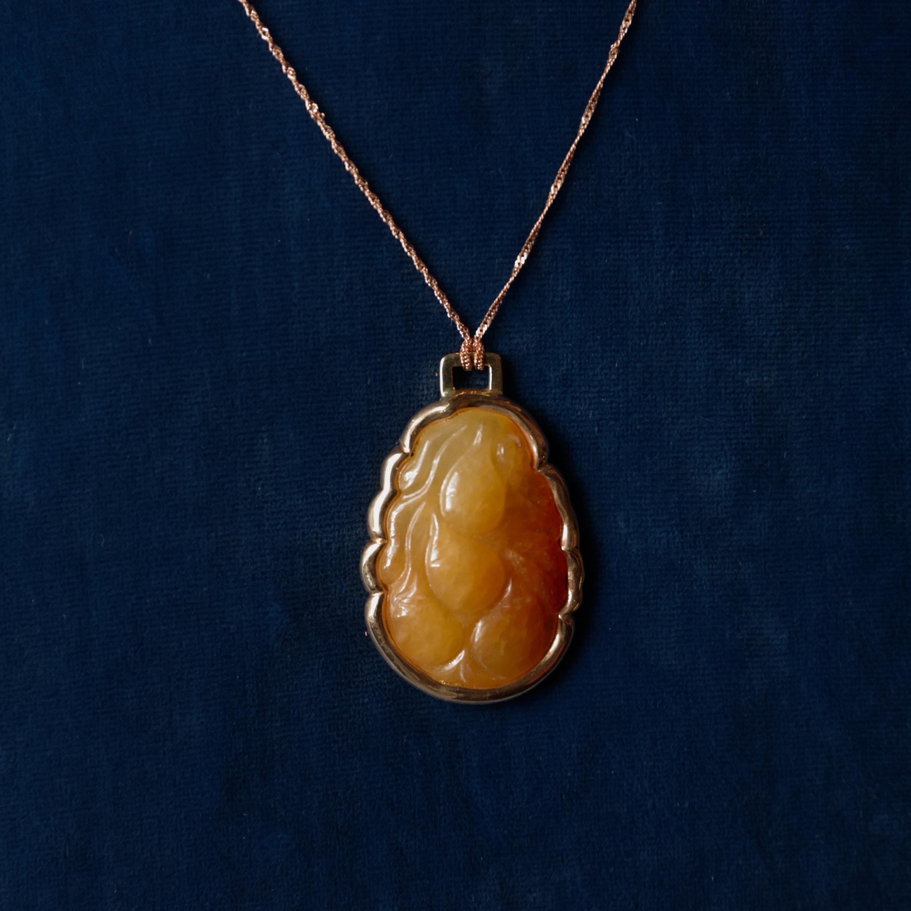 Pendentif en jade sculpté et certifié non traité Unisexe en vente