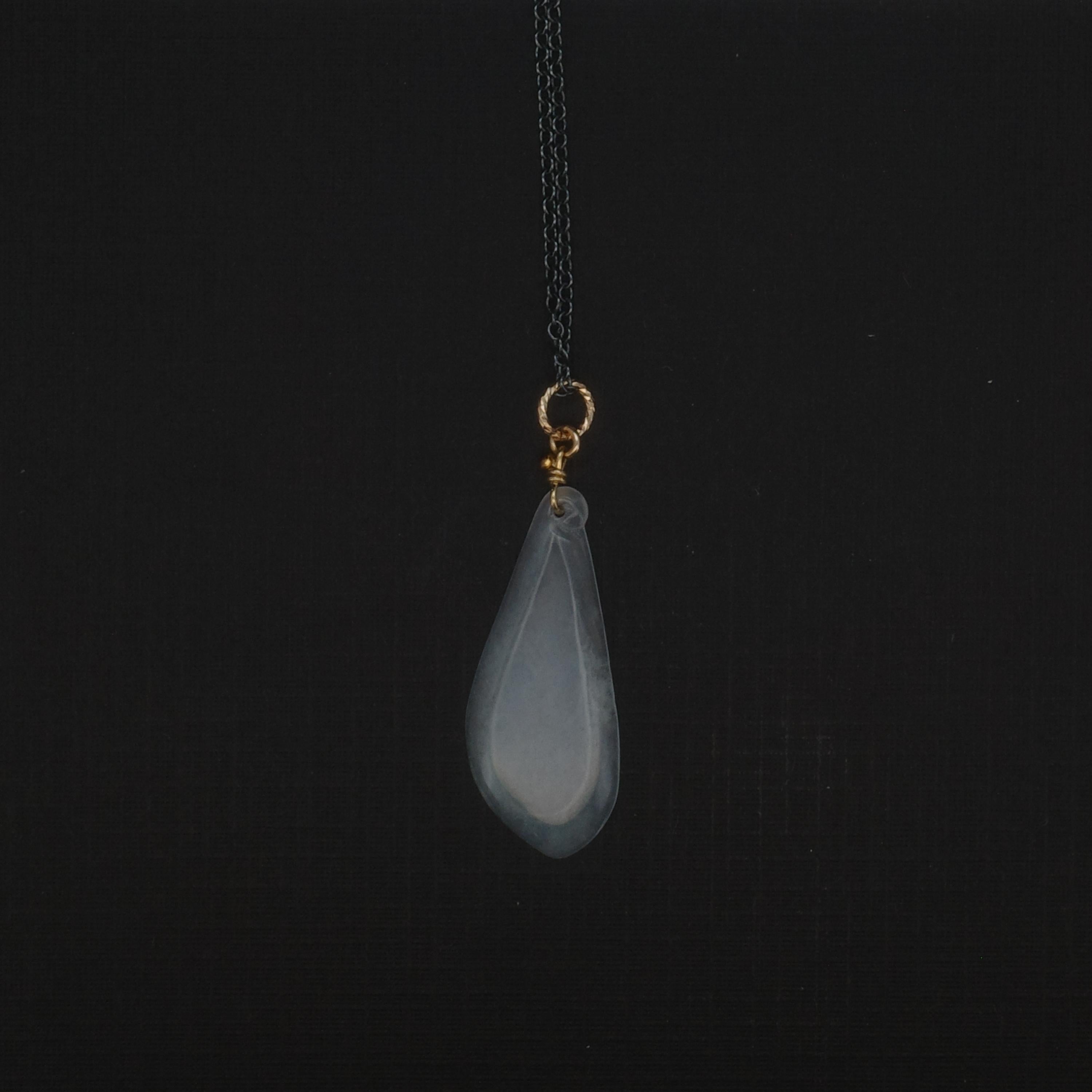 Ciondolo di giada birmana semitrasparente 