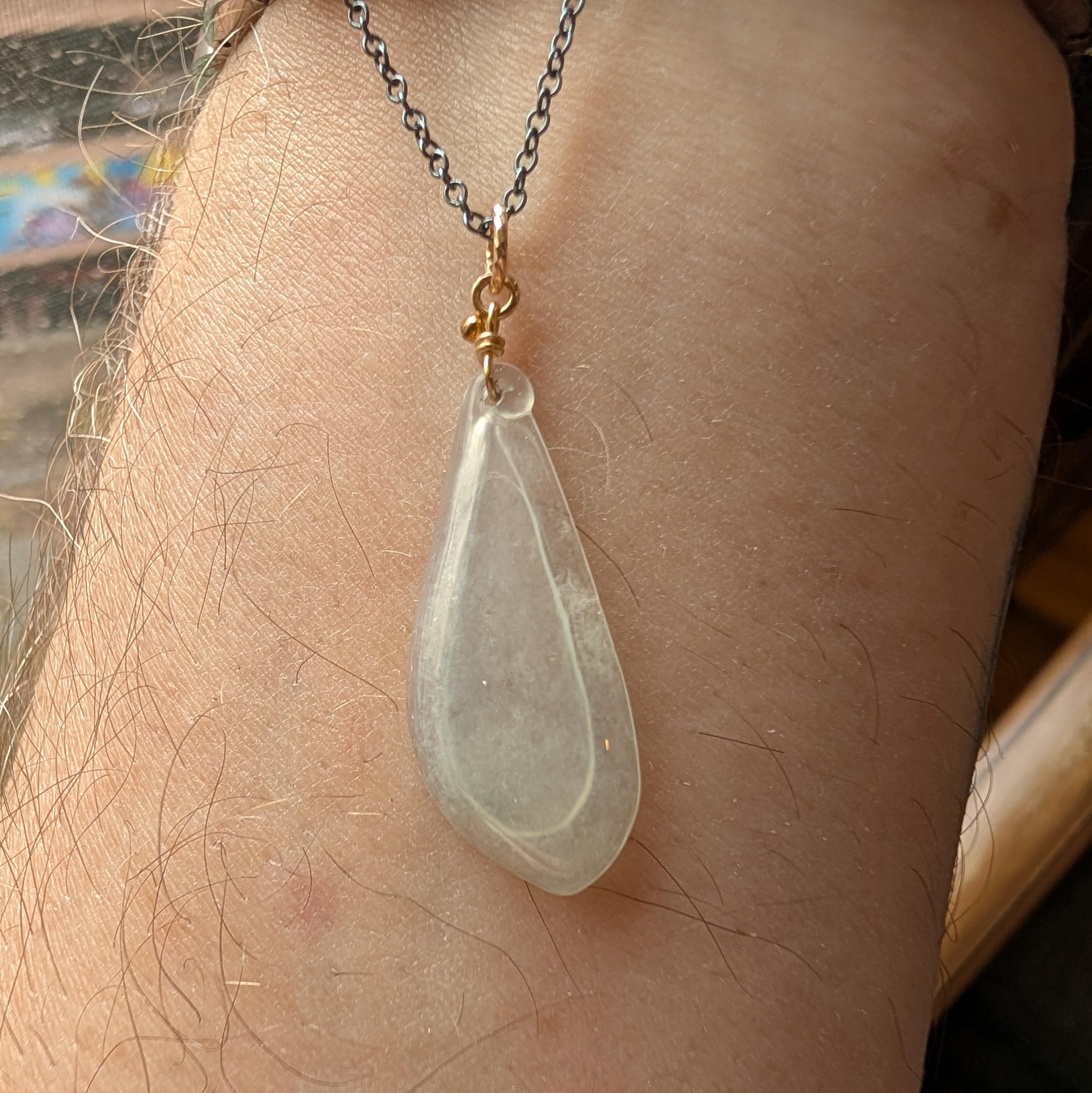 Ciondolo di giada birmana semitrasparente 