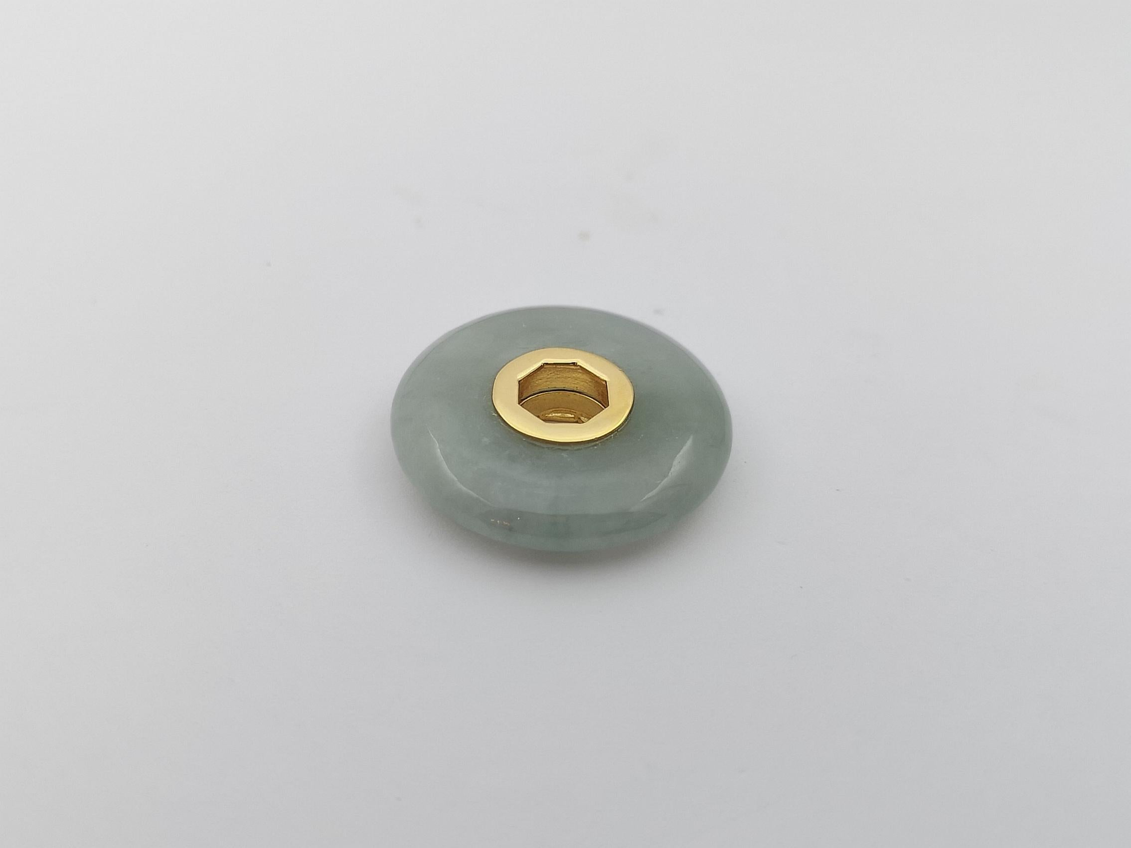 Jade Pendant set in 18 Karat Gold Settings  For Sale 4
