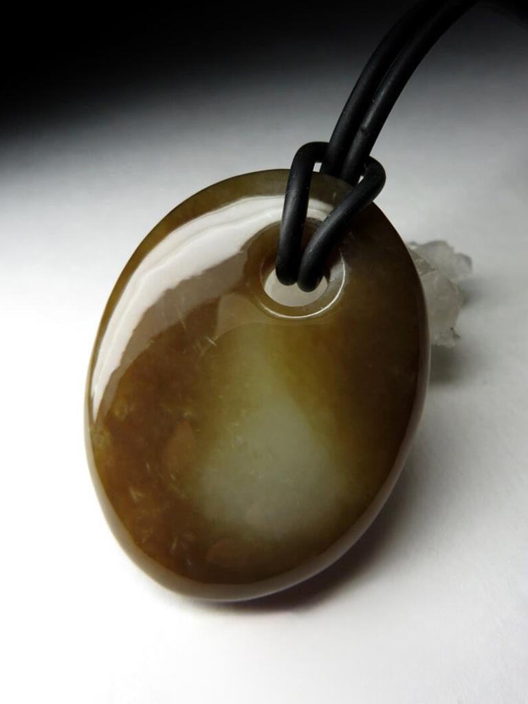 Jade Polychrome Tobacco Pendant Brown Natural Jade Unisex Jewelry gift vintage For Sale 1