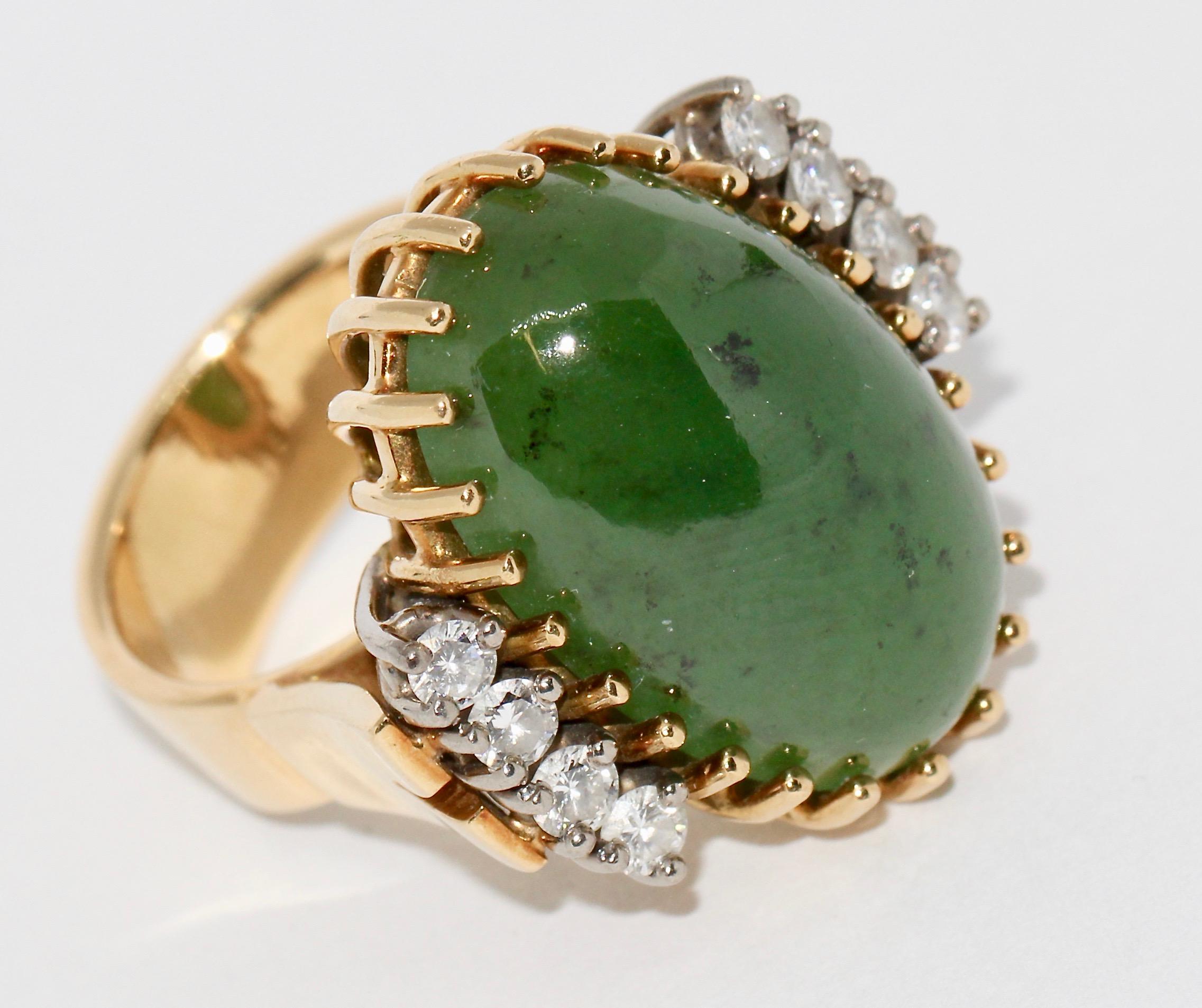 Beautiful Jade Ring, 18 Karat Gold with Diamonds.

The eight diamonds have a very good clarity and white color.
US Ring Size 5.7

You will find the matching necklace, bracelet and pendant in our other offers.