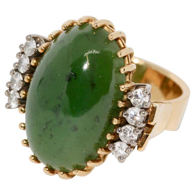18 Karat Yellow Gold Gents Ring with Jade Center For Sale at 1stDibs