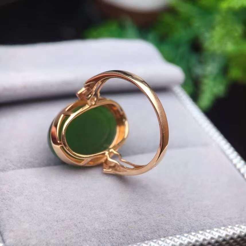 Contemporary Jade Ring 18 Karat  Rose Gold Ring  For Sale