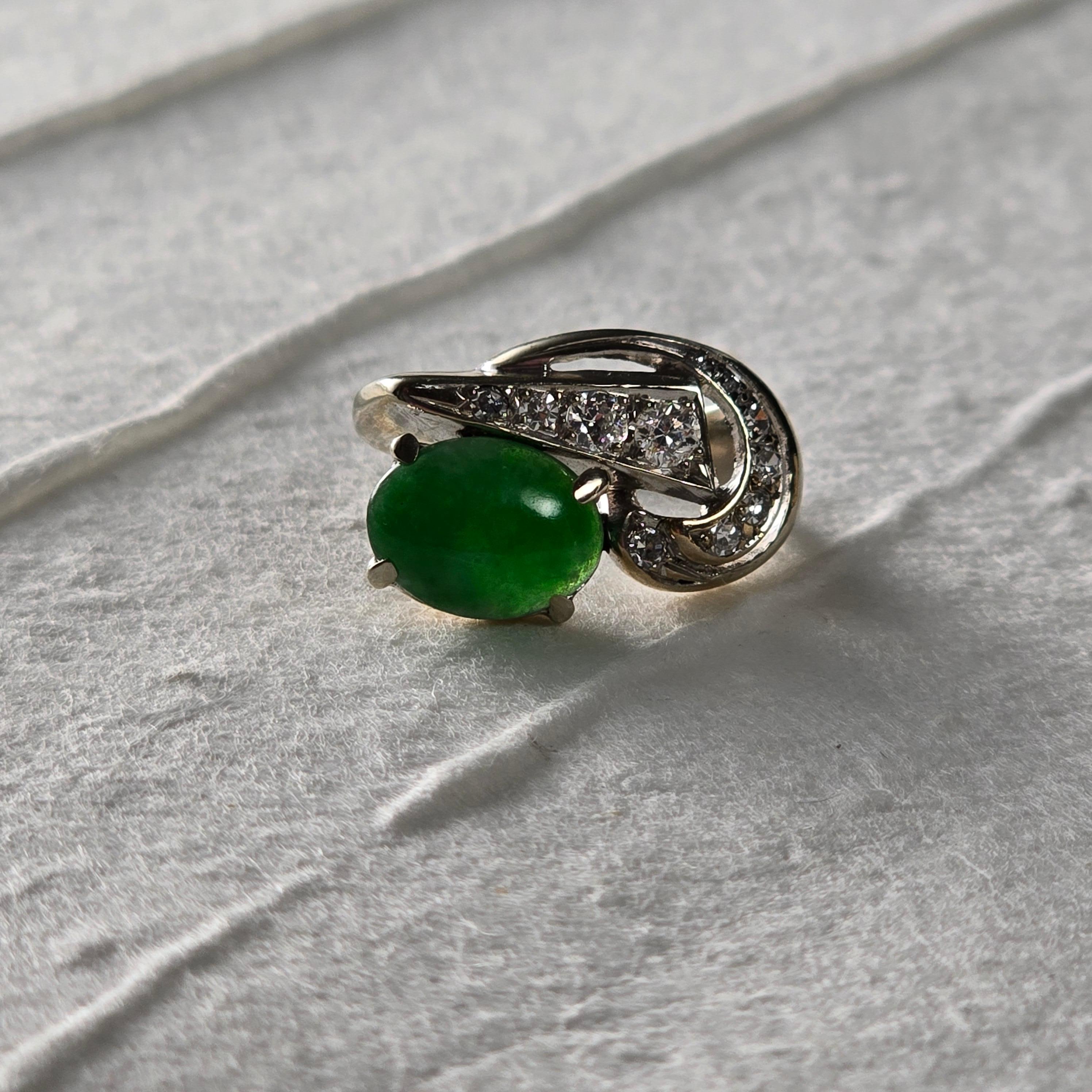 Women's Jade Ring, Diamonds Retro Era Certified Untreated Size 4 For Sale