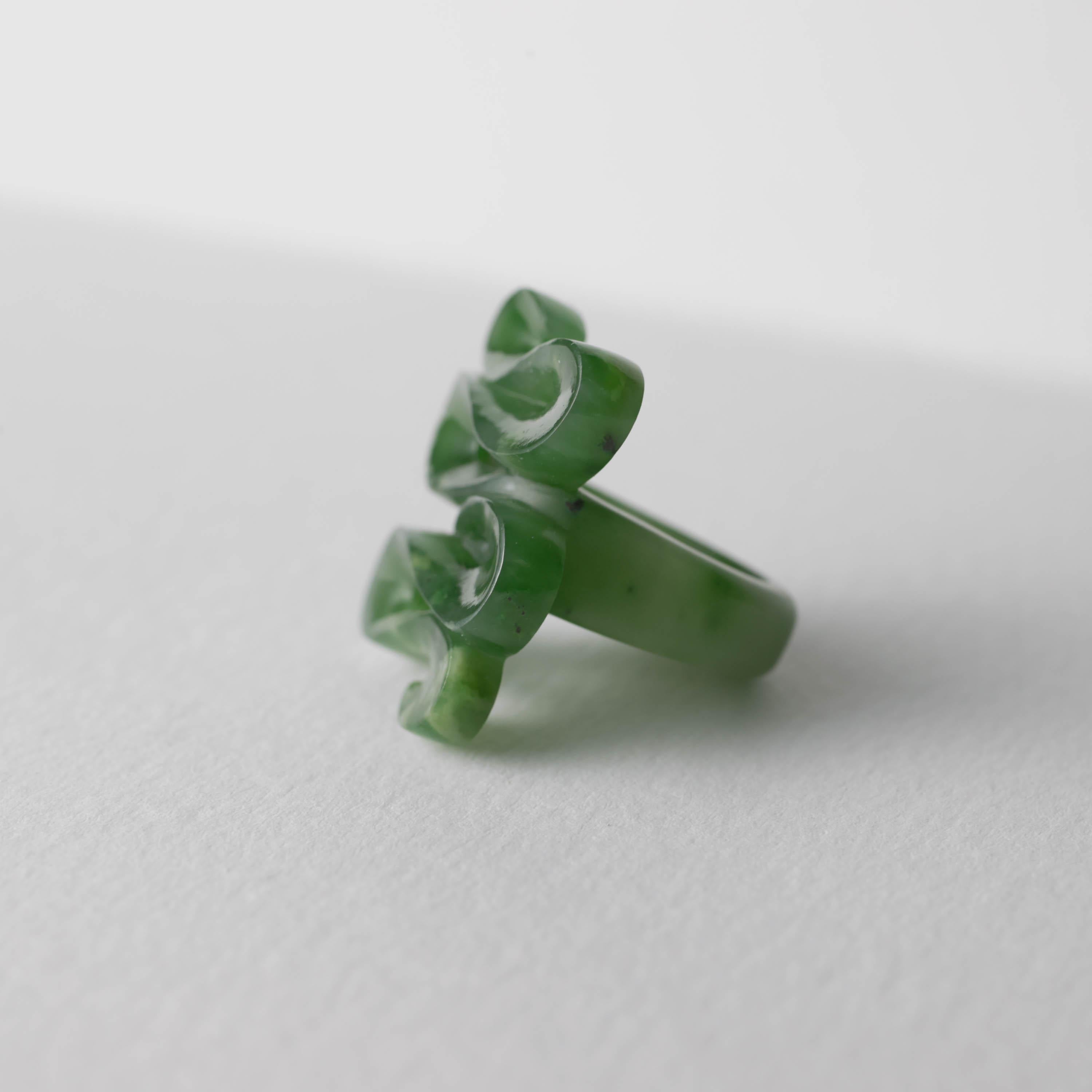 Jade-Ring, handgeschnitzt aus einem Stein, zertifiziert und unbehandelt im Angebot 2