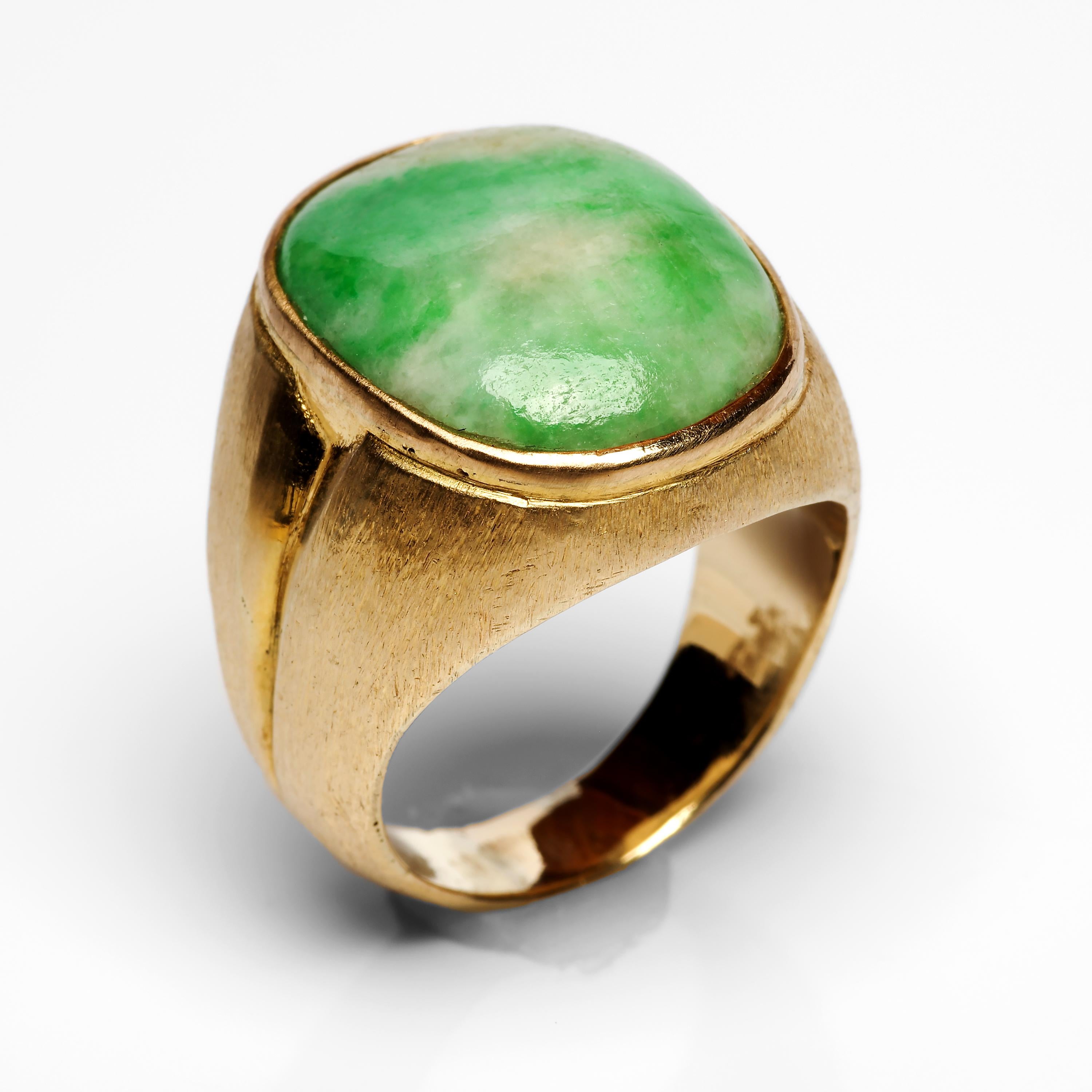 This extraordinary ring features a large (19.4mm x 15.5mm) cabochon of natural and untreated white and green jadeite jade known as 