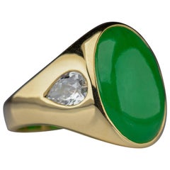 La bague en jade avec diamants est un chef-d
œuvre du Midcentury