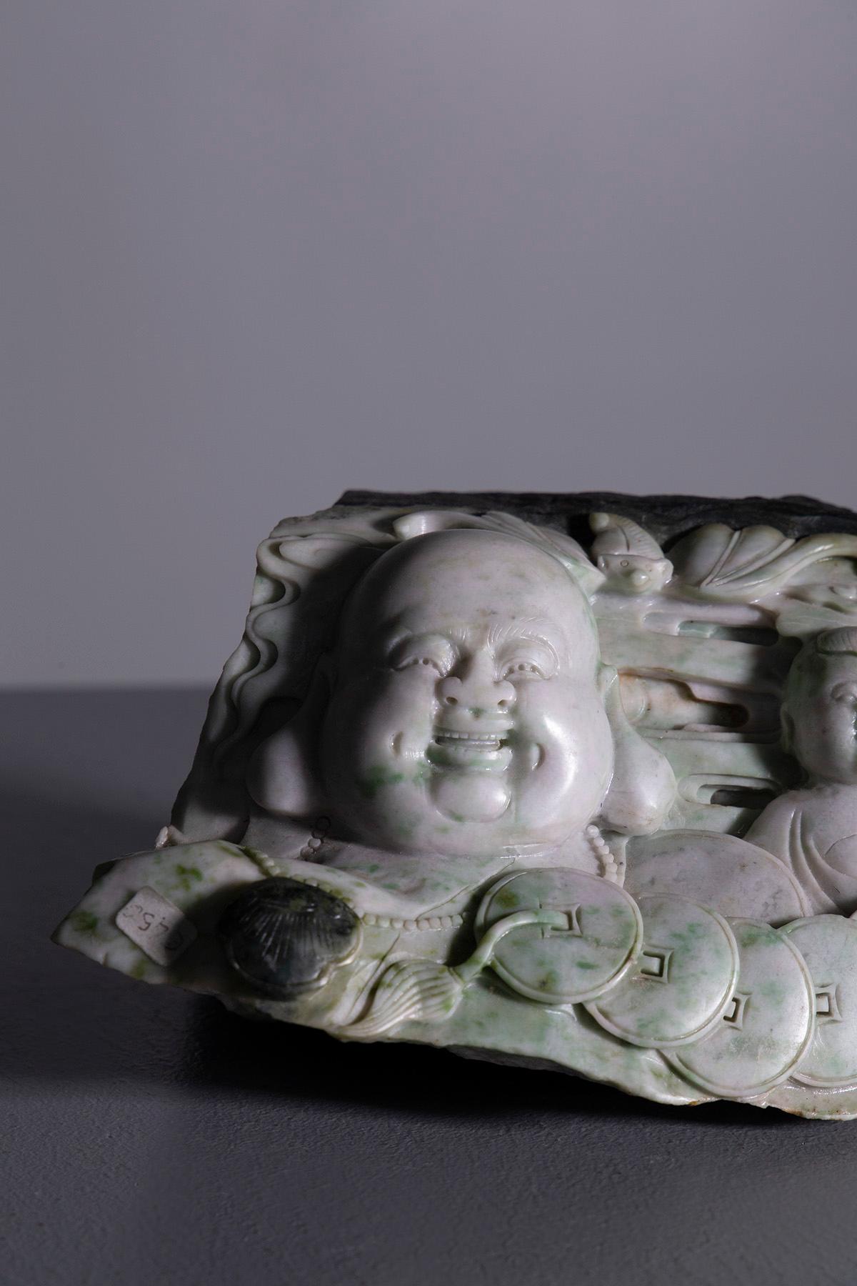 Jade sculpture with buddha and child For Sale 2