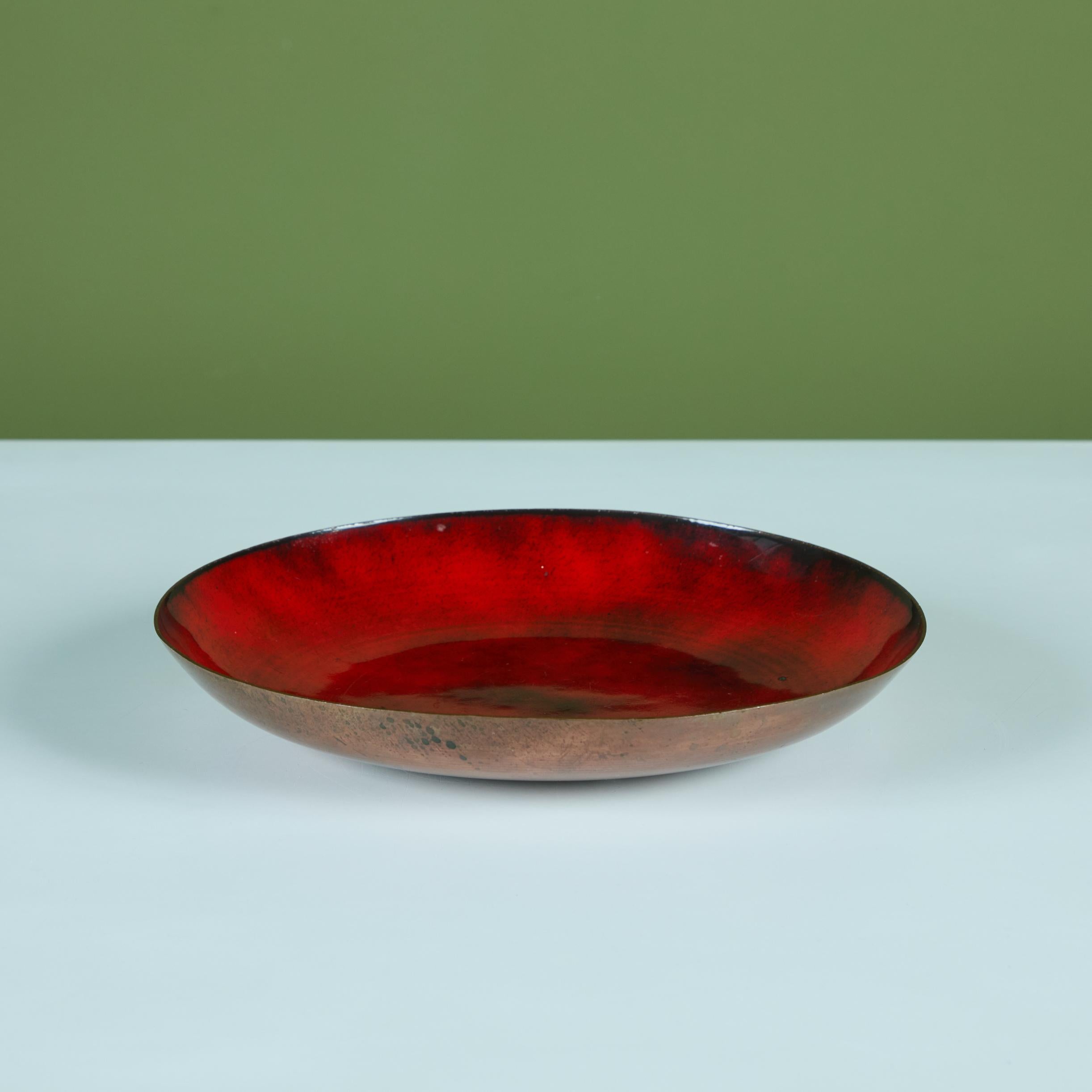 Américain Jade Snow Wong Plaque de cuivre émaillée rouge en vente