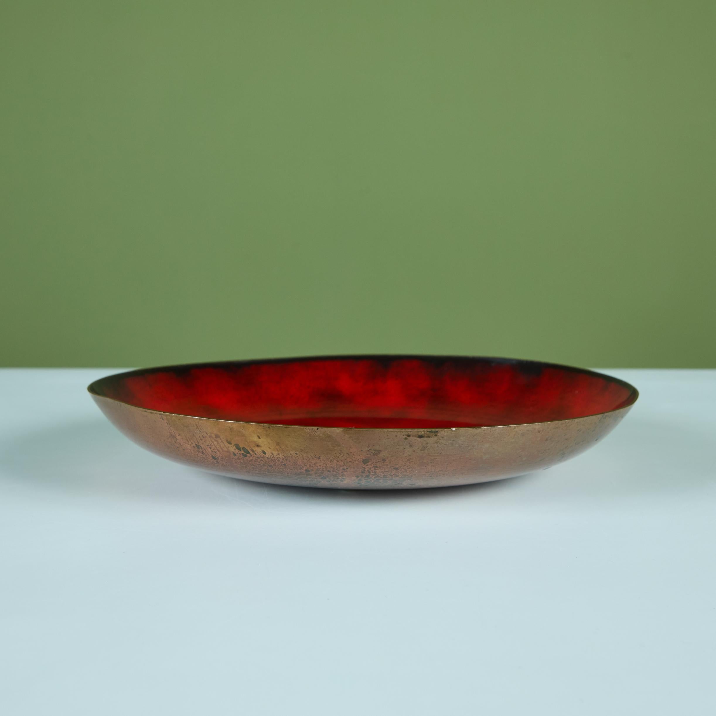 Jade Snow Wong Plaque de cuivre émaillée rouge Bon état - En vente à Los Angeles, CA