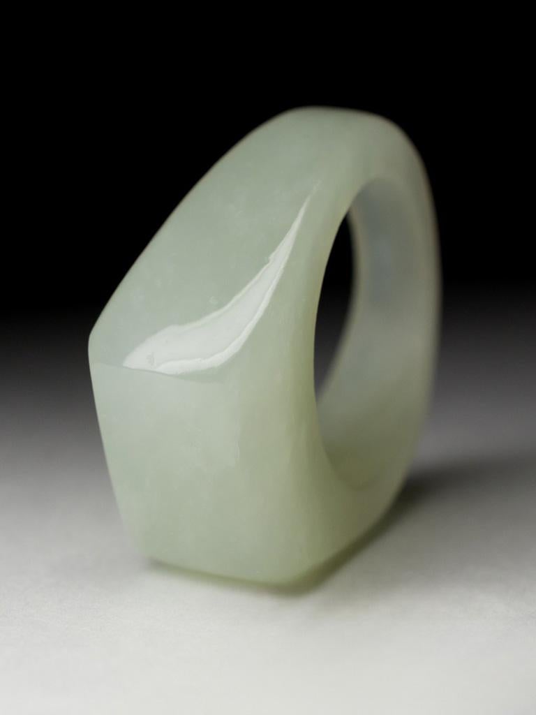 Natural white Jade solid ring
stone measurements - 0.43 х 0.59 in / 11 х 15 mm
ring weight - 8.57 grams
ring size - 7.25 US