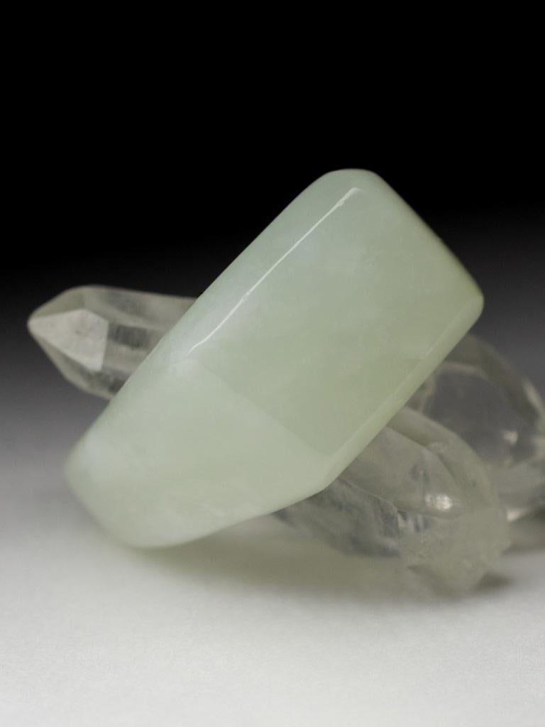 Jade Solid Ring Rare Gem Off White Natural White Pearl Hyacinth Flower Gemstone In New Condition For Sale In Berlin, DE