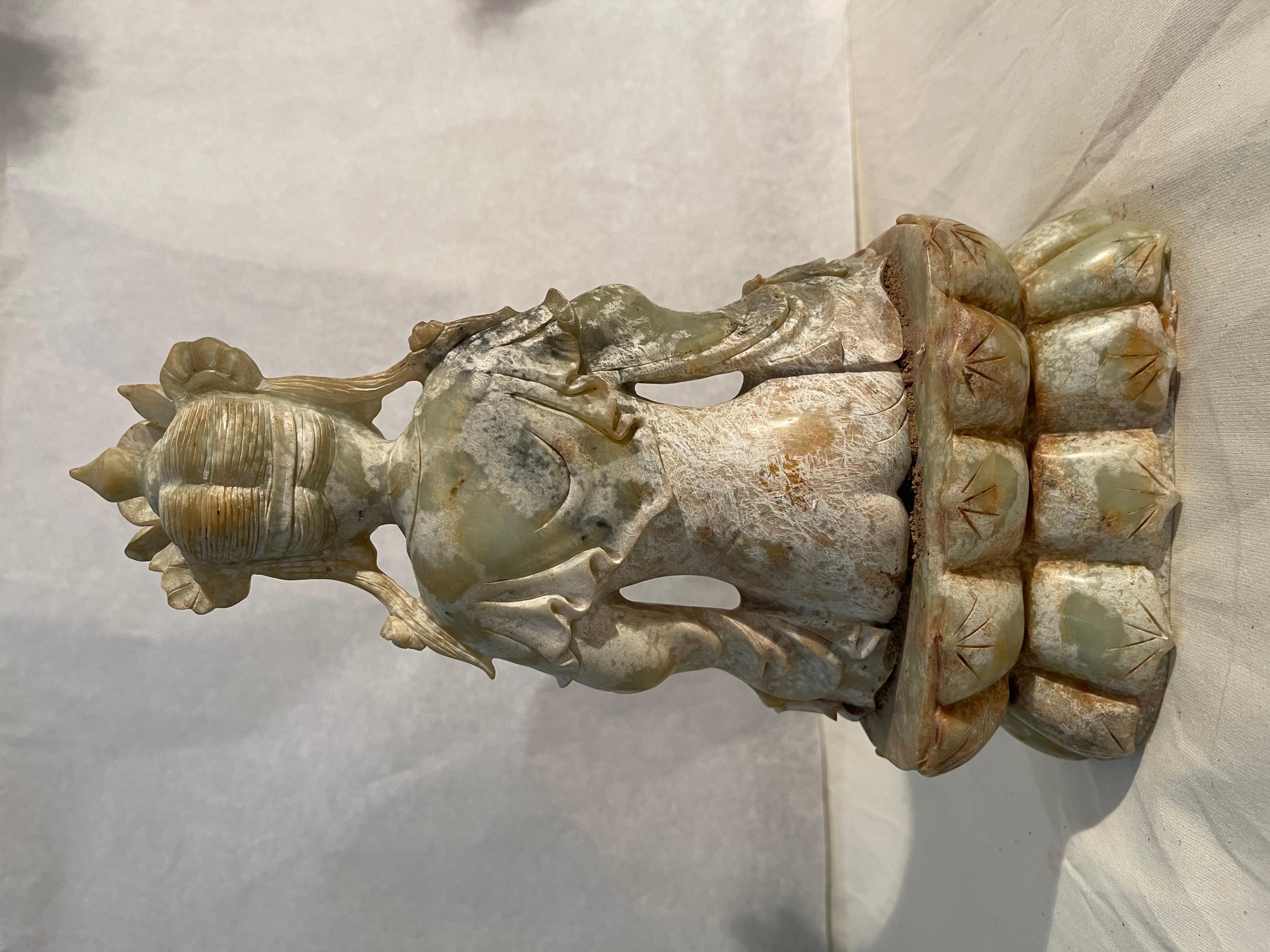Qing Jade statue, goddess Guanyin with lotus flower, China, 18th-19th century For Sale