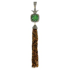 Pendentif à pompon en jade et œil de tigre avec diamants pavés en or jaune 18 carats et argent