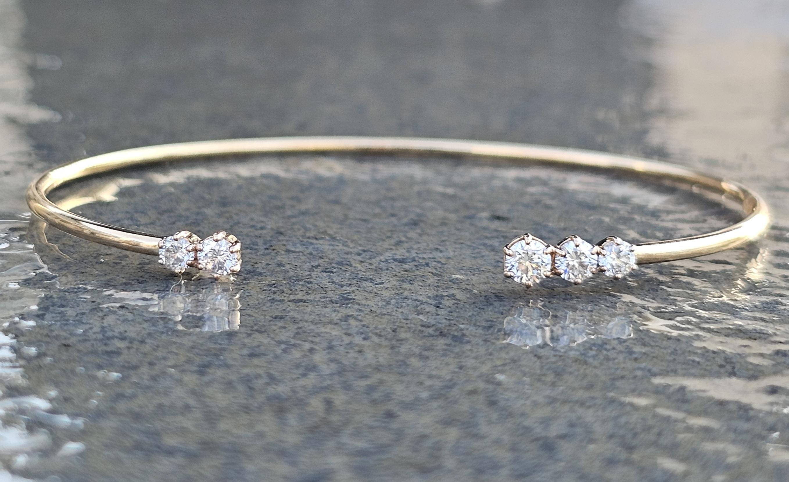 Bracciale aperto con 5 diamanti in oro rosa 18k di Jade Trau ~.65ctw graduato in vendita 4