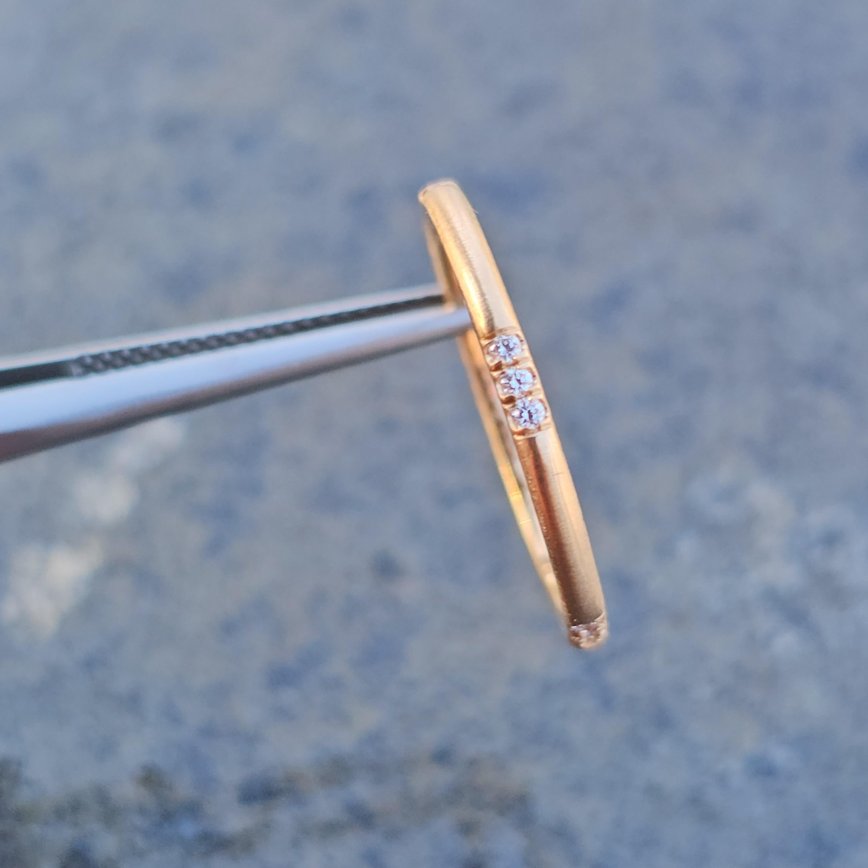 Anello di giada Trau sottile in oro rosa 18k con 15 diamanti, misura 6,5 1,6 g eternità In condizioni buone in vendita a Northbrook, IL