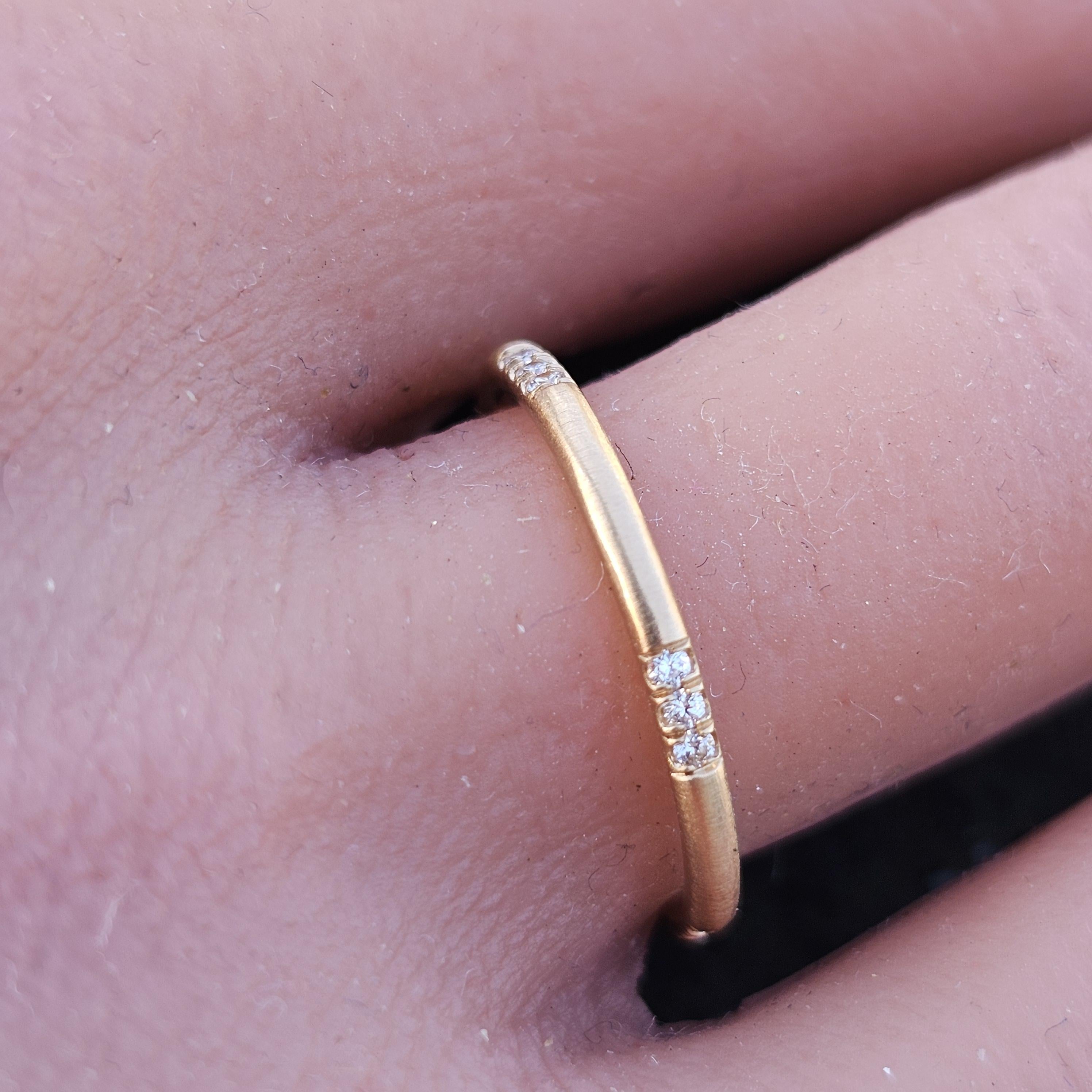 Anello di giada Trau sottile in oro rosa 18k con 15 diamanti, misura 6,5 1,6 g eternità in vendita 2