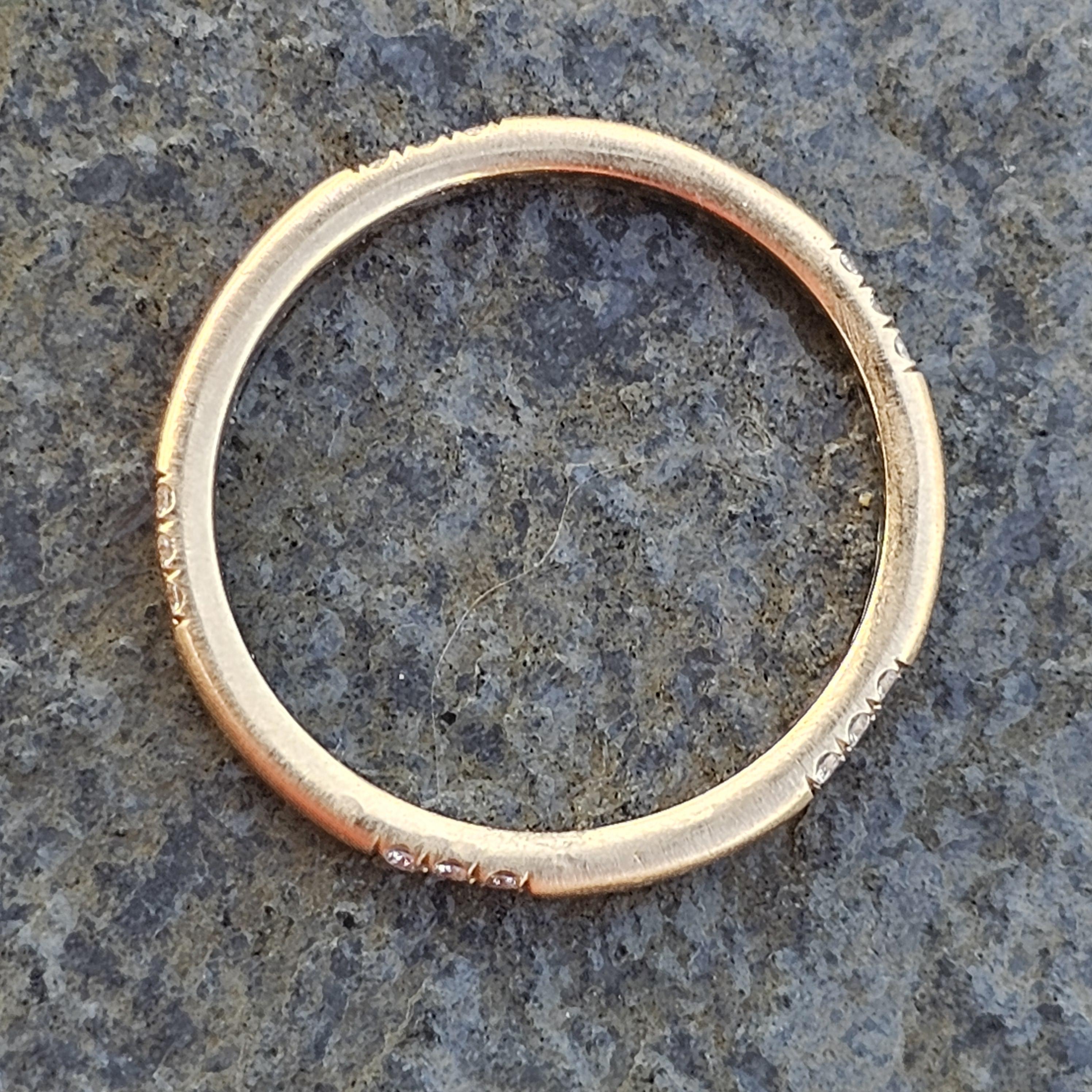 Anello di giada Trau sottile in oro rosa 18k con 15 diamanti, misura 6,5 1,6 g eternità in vendita 4