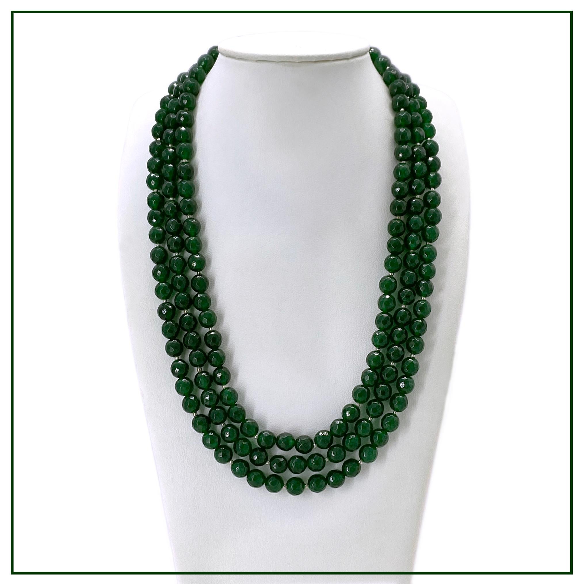 Collar de tres vueltas de jade con cierre estilo Art Déco Art Decó en venta