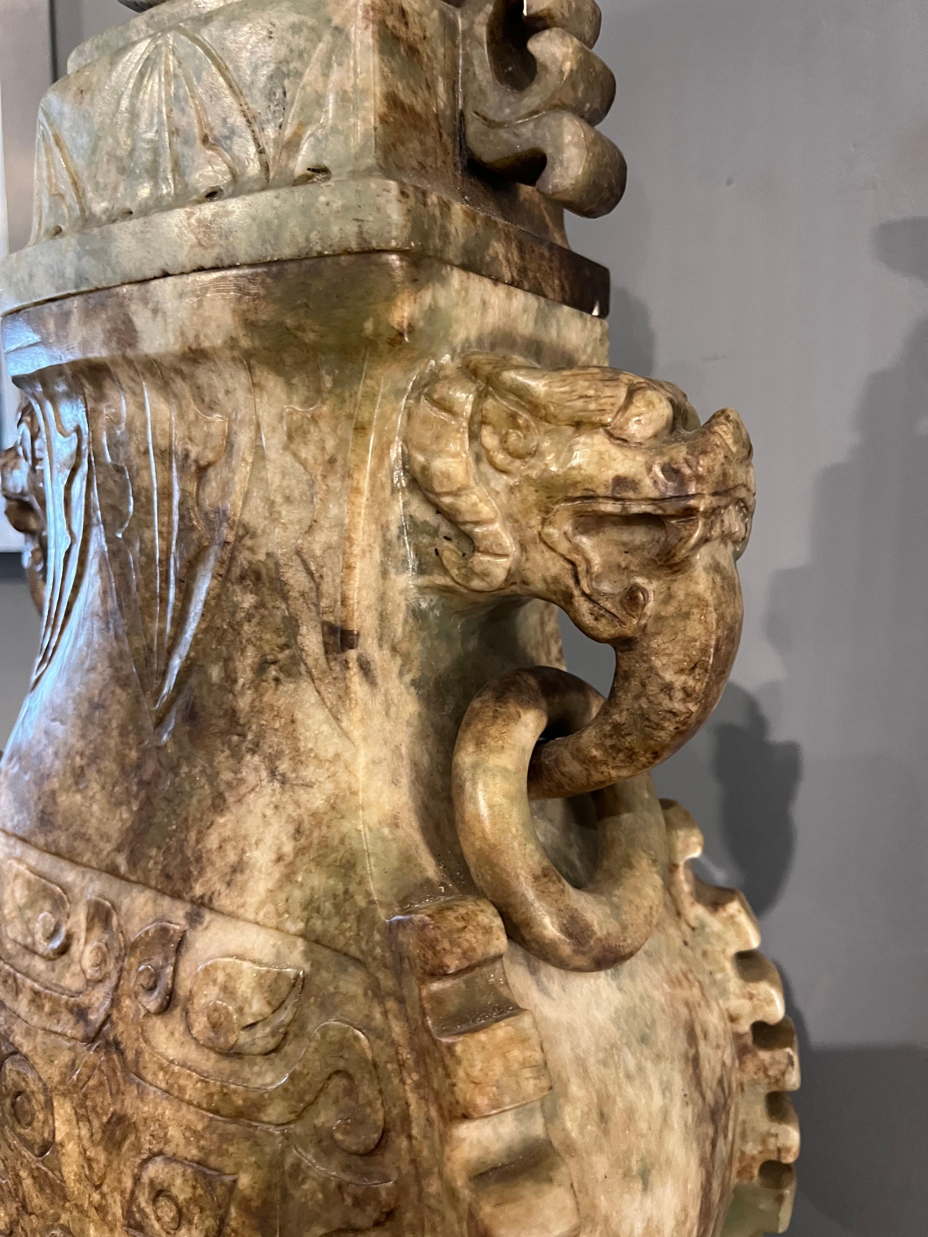 Jade vase with rings. China, 19th century For Sale 7