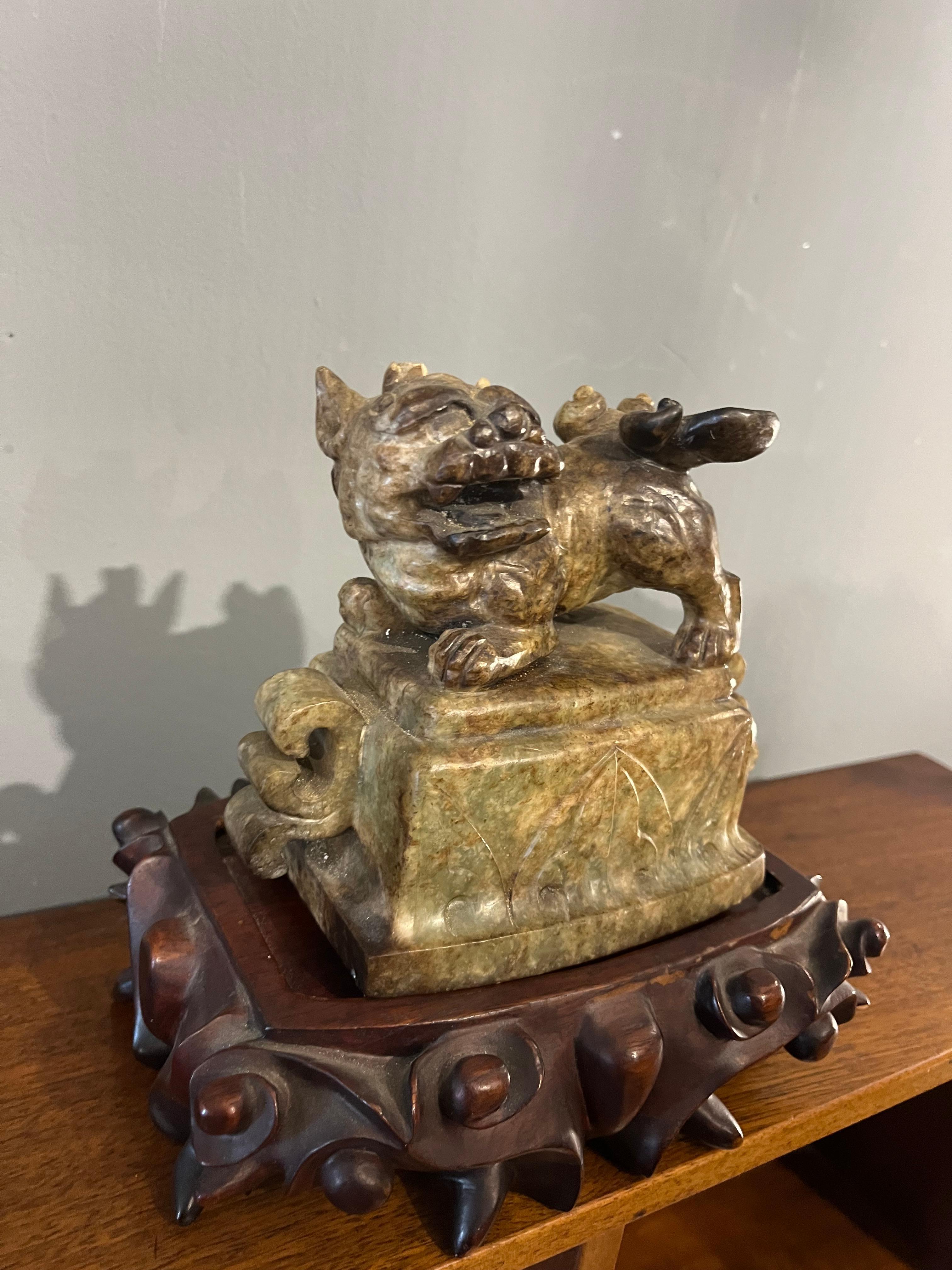 Jade vase with rings. China, 19th century For Sale 8