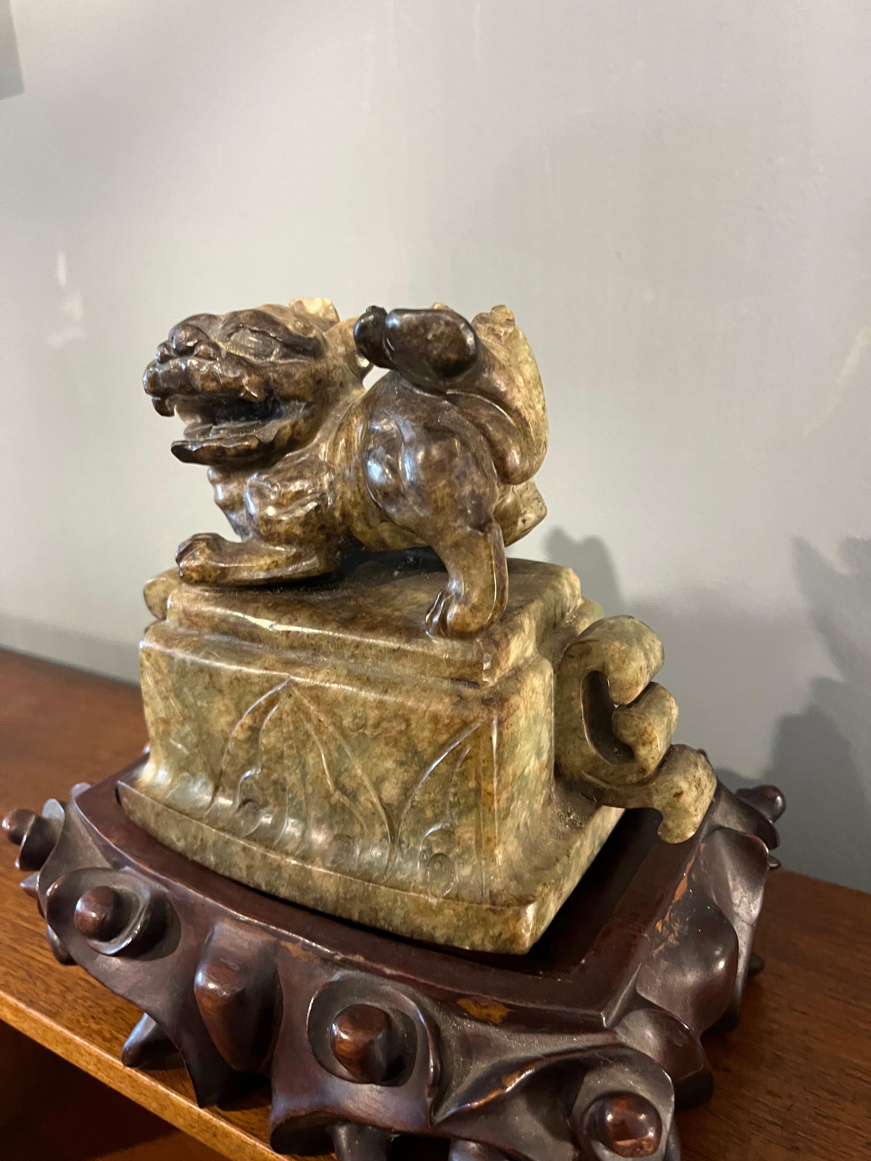 Jade vase with rings. China, 19th century For Sale 9