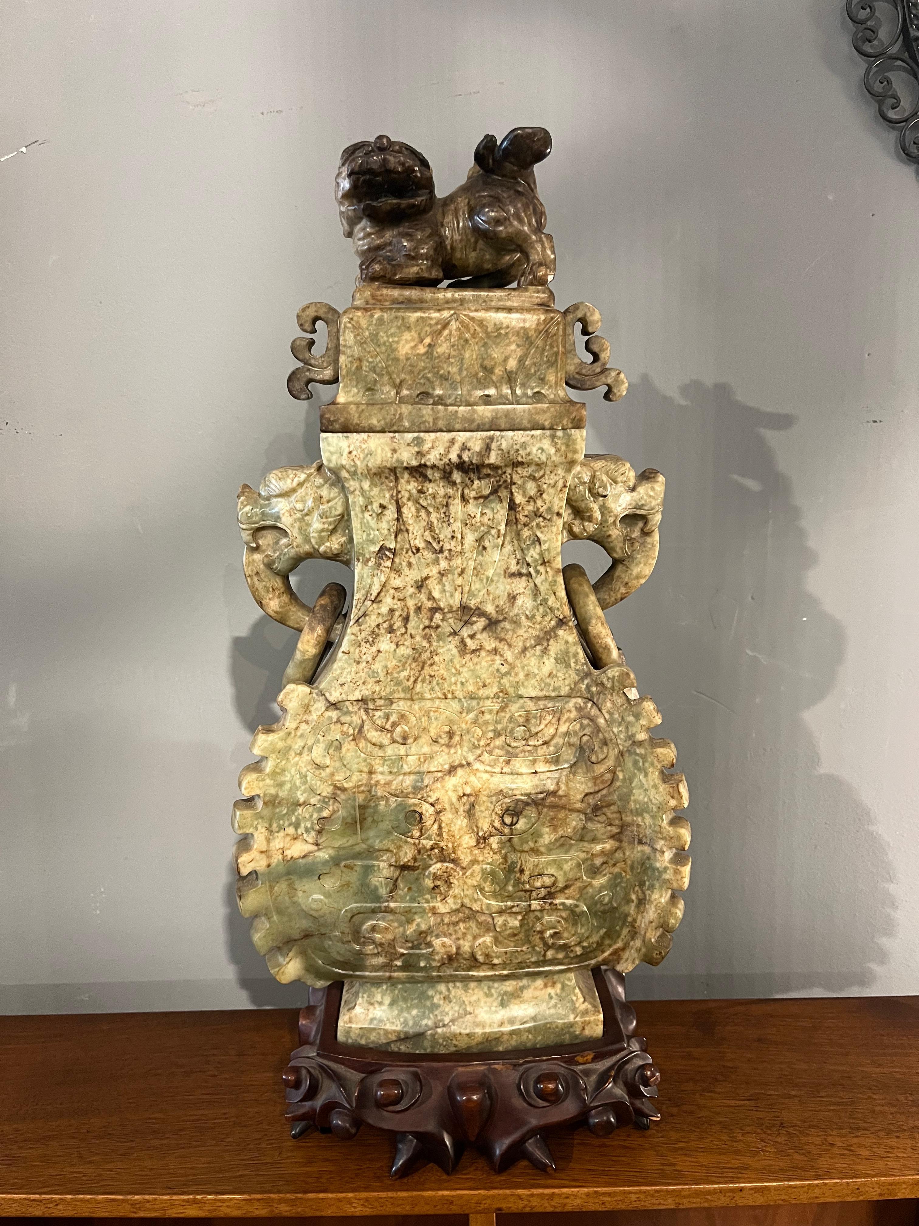 Chinese Export Jade vase with rings. China, 19th century For Sale