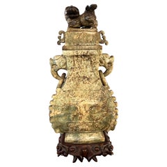 Vase aus Jade mit Ringen. China, 19. Jahrhundert